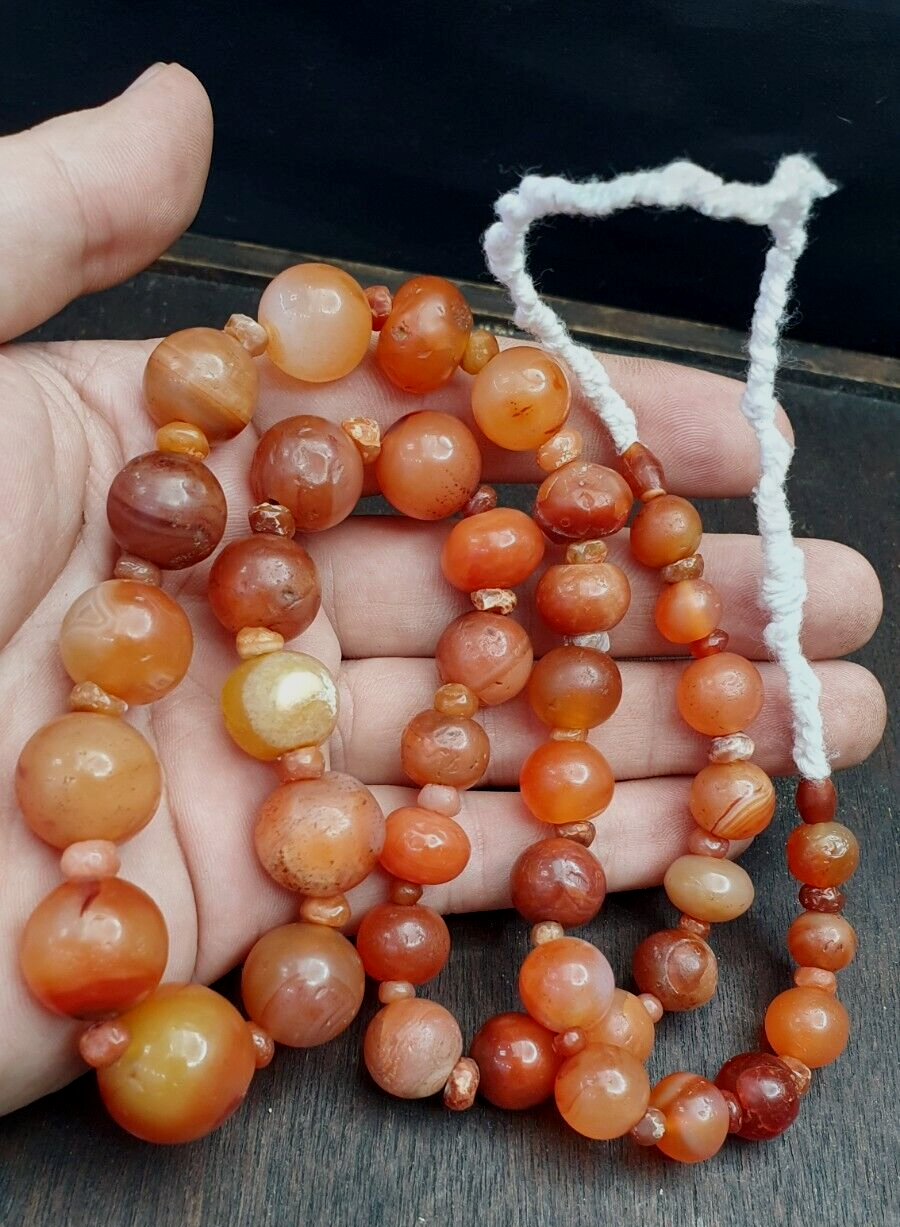大量古老古代波斯紅玉髓珠瑪瑙首飾已有 1000 多年曆史