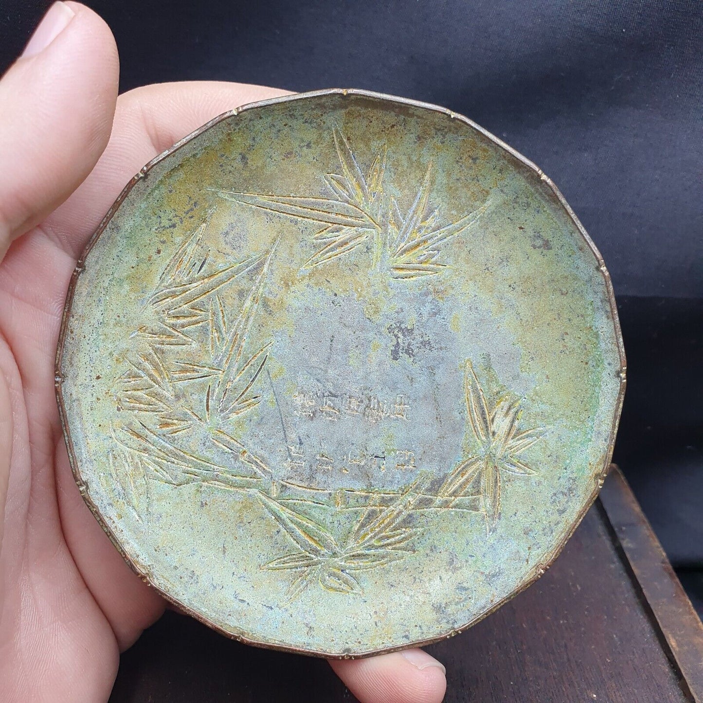 簽名早期古董中國青銅板葉子設計花卉圓形