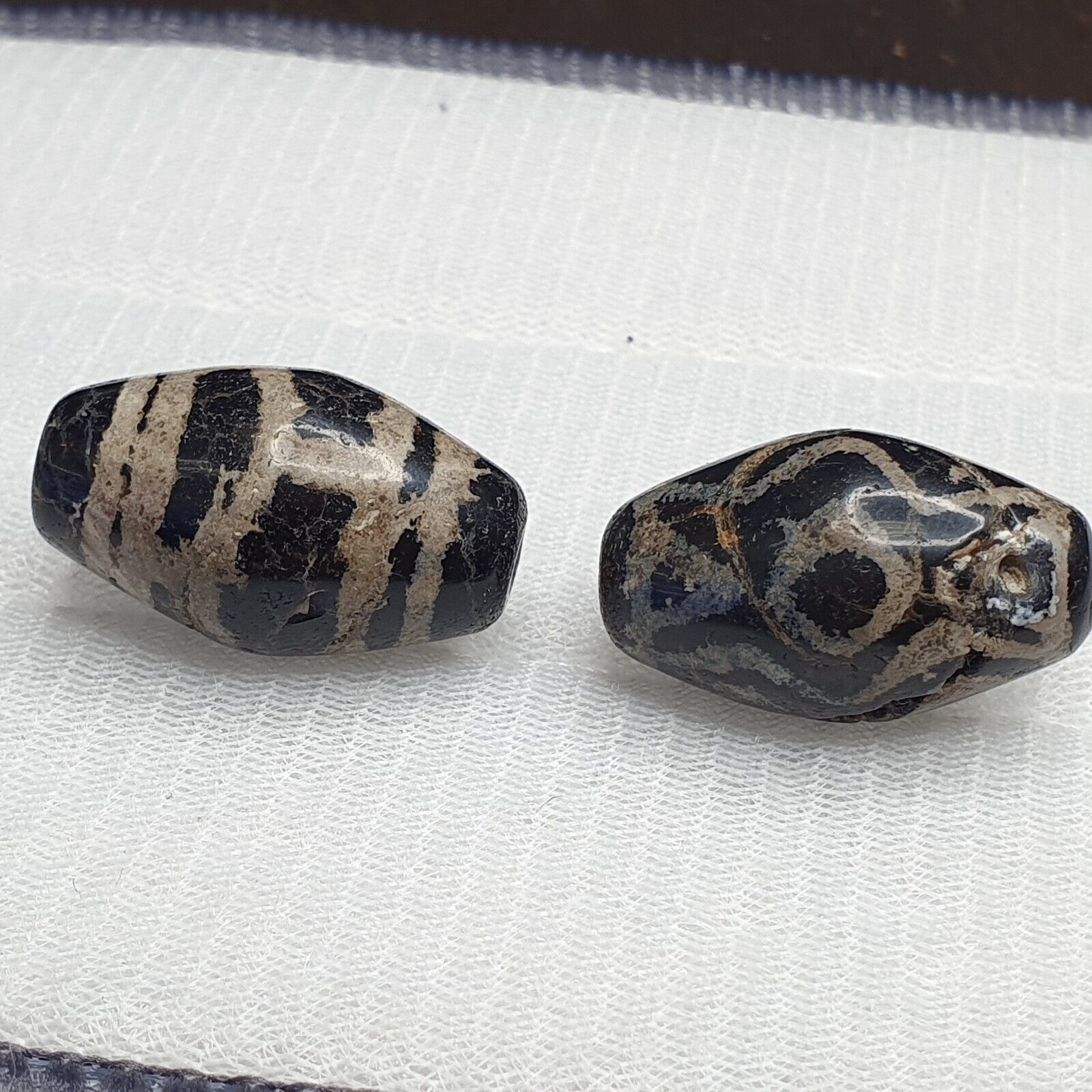 Vintage Old Himalayan Indo Tibetan Etched Agate Beads lot 2 Pieces