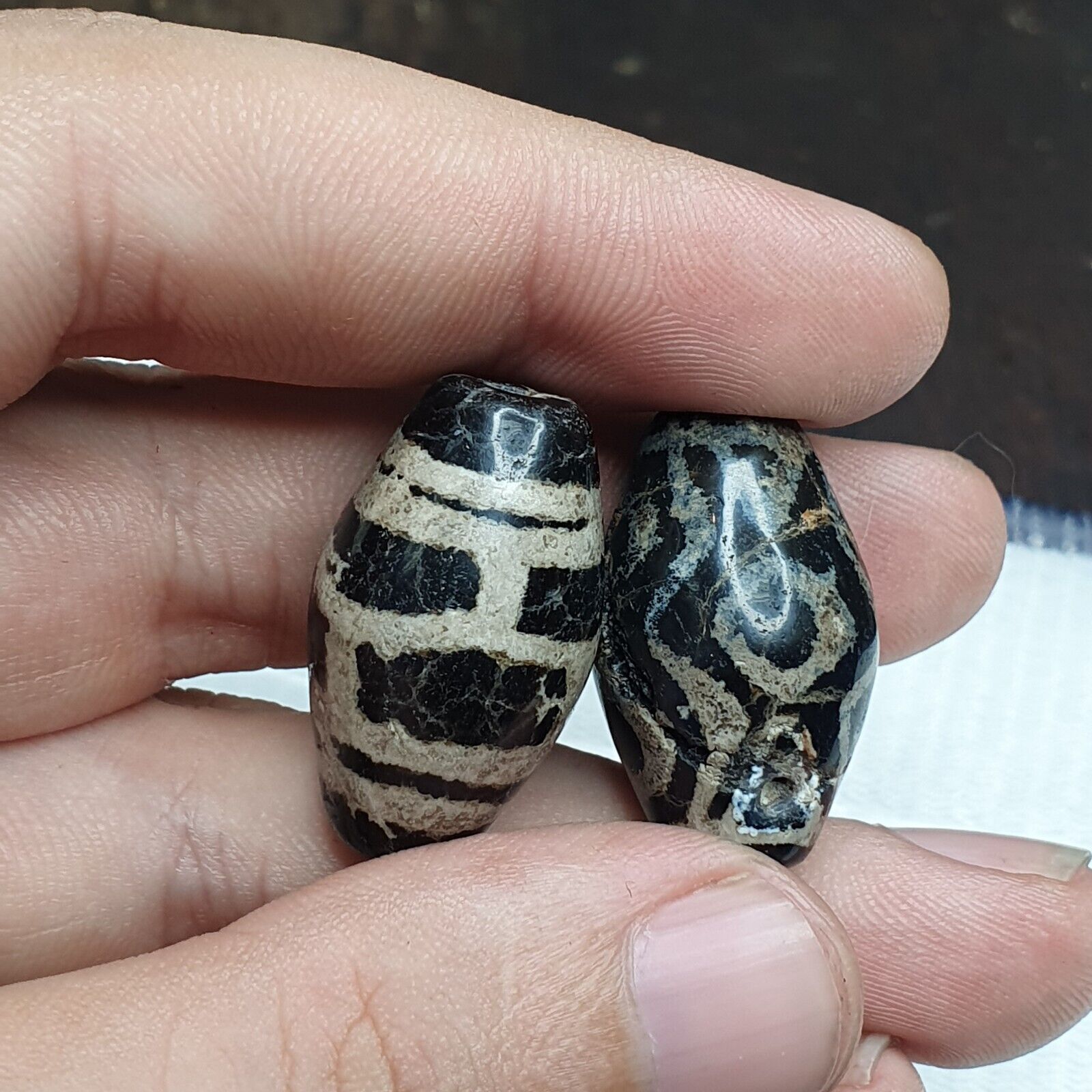 Vintage Old Himalayan Indo Tibetan Etched Agate Beads lot 2 Pieces