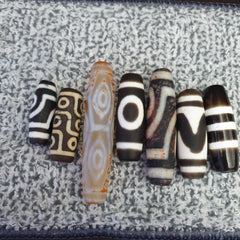 LOT  7 beads Himalayan Indo Tibetan Eyes Beads unique Patterns Dzi Amulet Beads