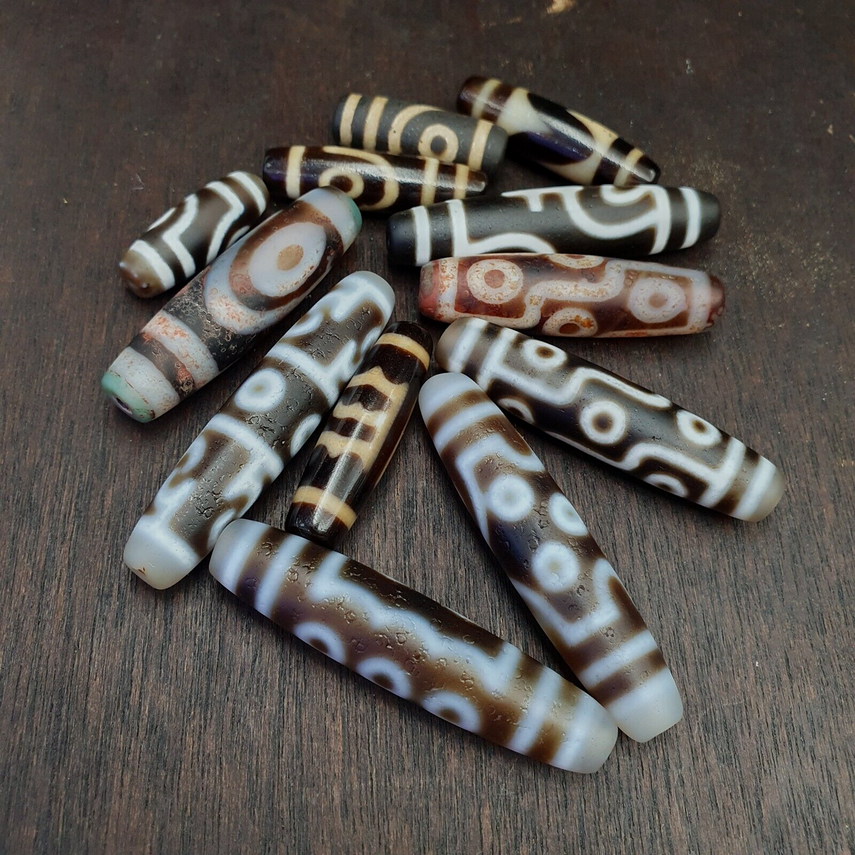 LOT 12 beads Himalayan Indo Tibetan Eyes Beads unique Patterns Dzi Amulet Beads