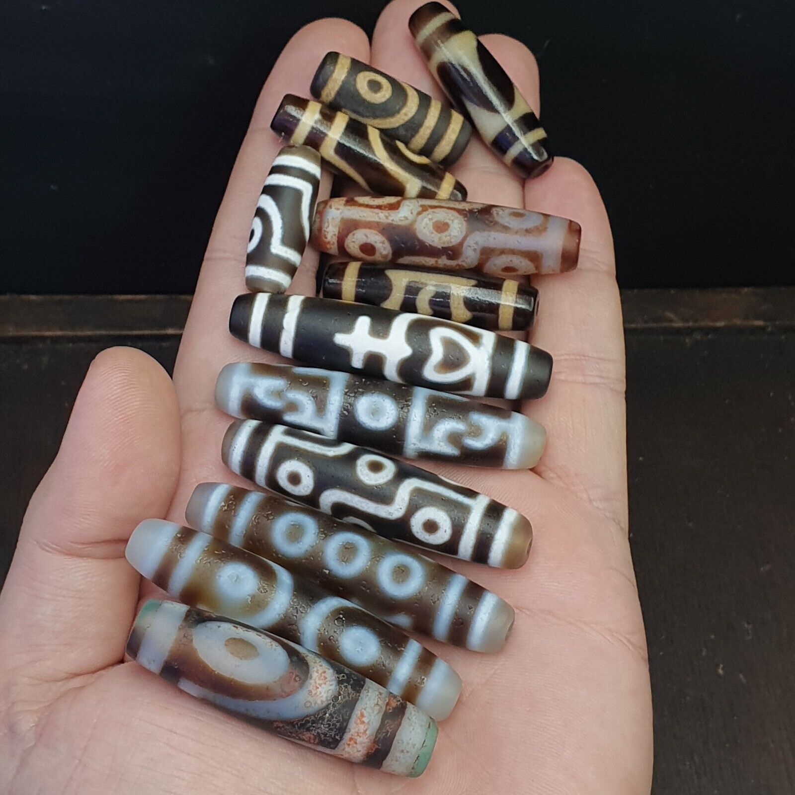 LOT 12 beads Himalayan Indo Tibetan Eyes Beads unique Patterns Dzi Amulet Beads