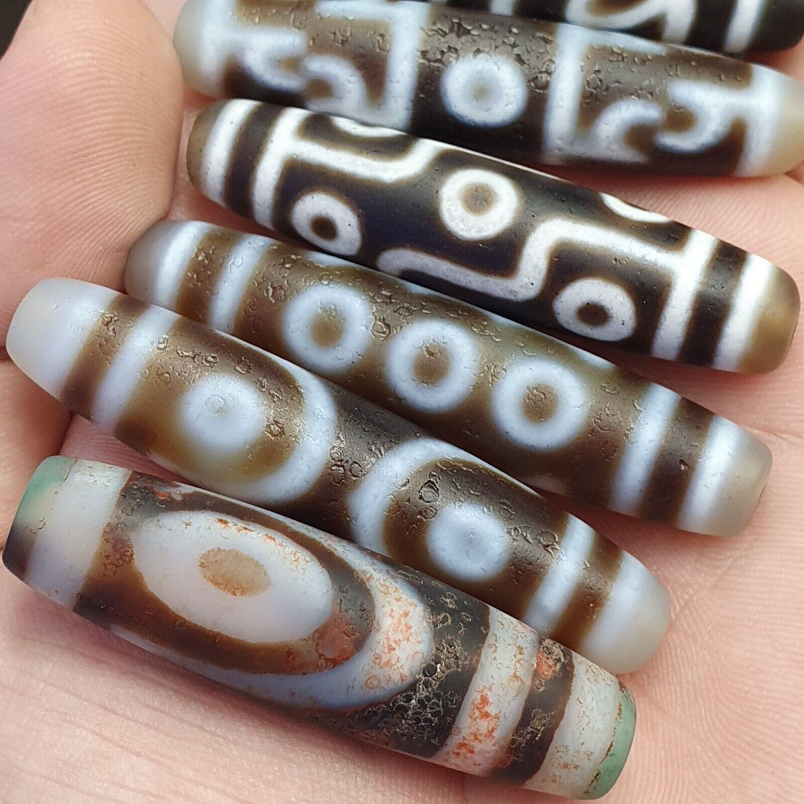 LOT 12 beads Himalayan Indo Tibetan Eyes Beads unique Patterns Dzi Amulet Beads