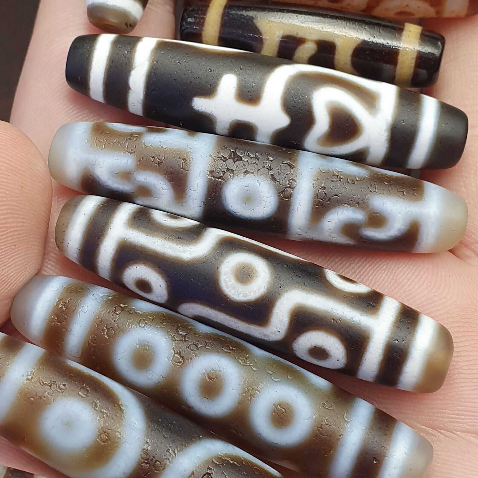 LOT 12 beads Himalayan Indo Tibetan Eyes Beads unique Patterns Dzi Amulet Beads