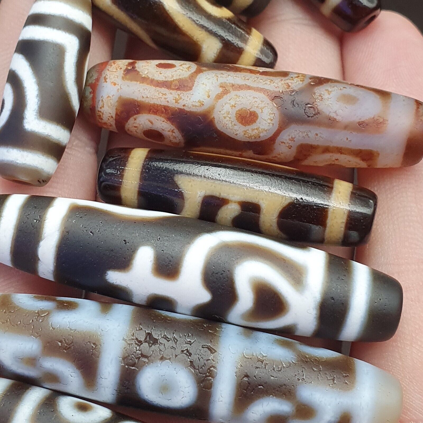 LOT 12 beads Himalayan Indo Tibetan Eyes Beads unique Patterns Dzi Amulet Beads