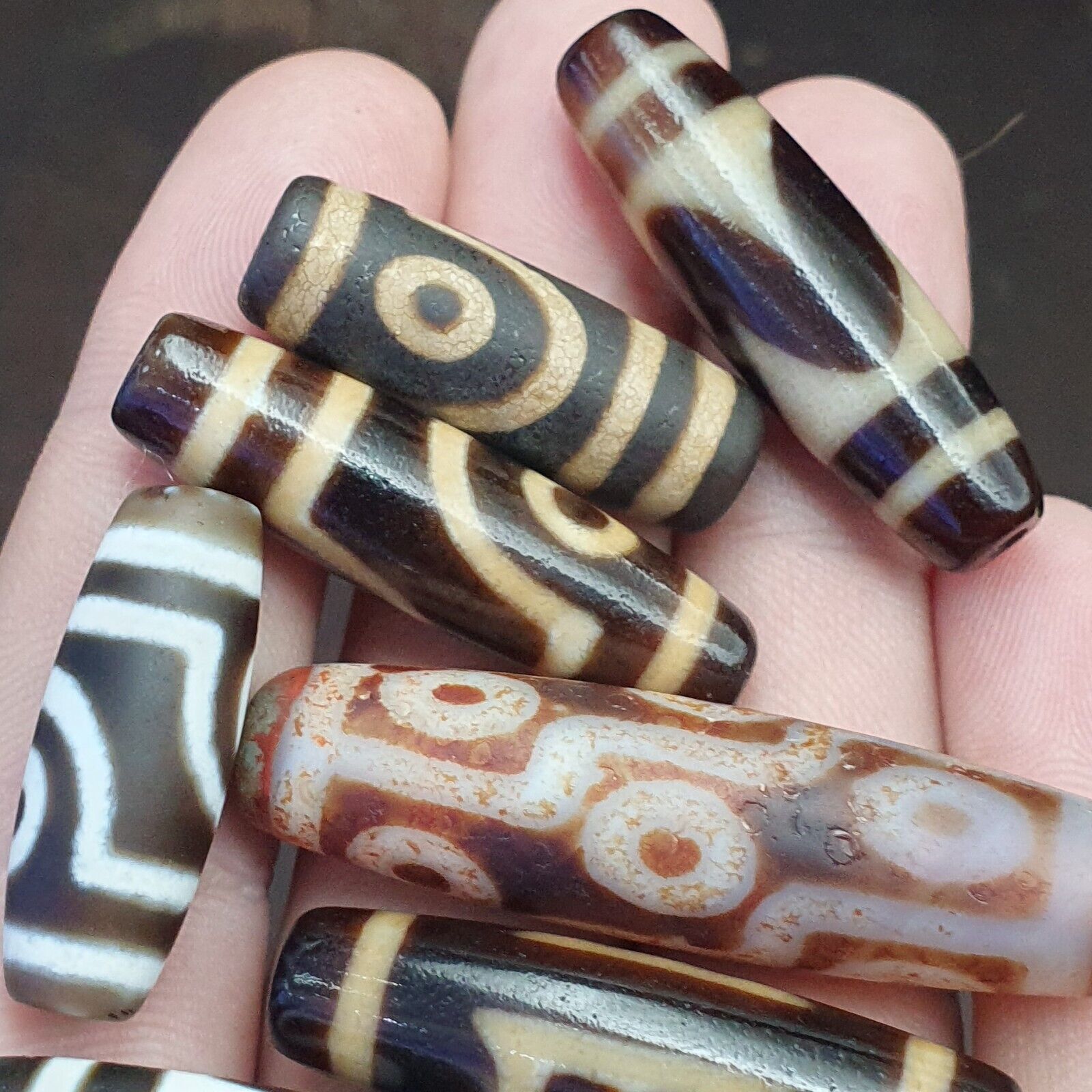 LOT 12 beads Himalayan Indo Tibetan Eyes Beads unique Patterns Dzi Amulet Beads