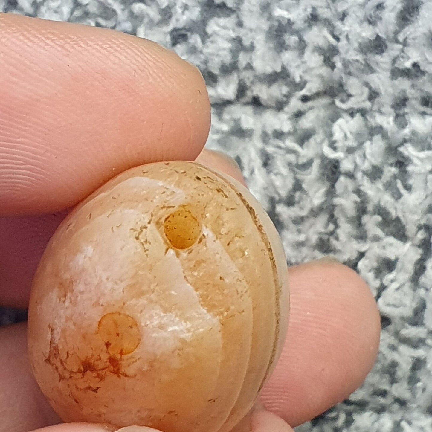 Antikes altes nahöstliches altes Achat-Stein-Amulett mit Augenperle