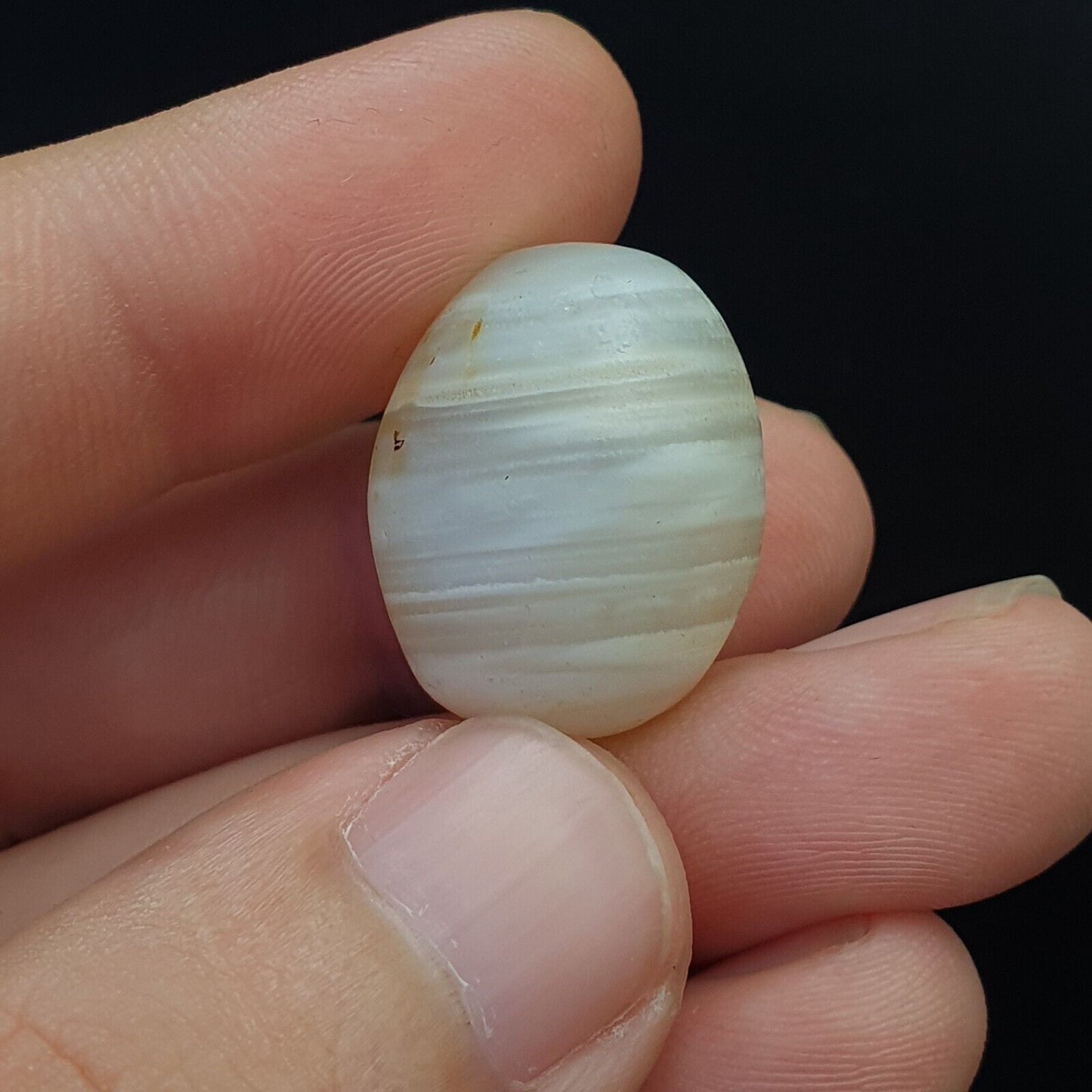 Antikes altes altjemenitisches Perlenamulett aus weißem Achat aus dem Nahen Osten