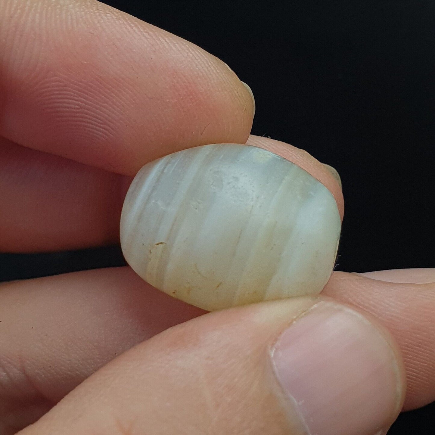 Antikes altes altjemenitisches Perlenamulett aus weißem Achat aus dem Nahen Osten