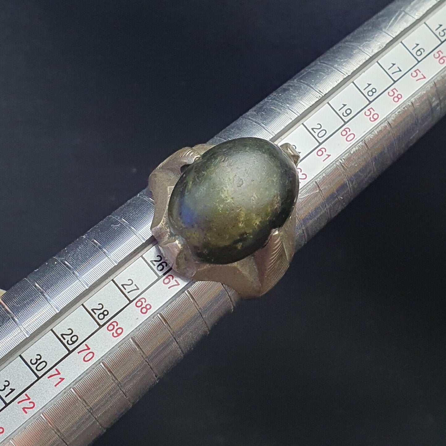 Antiker Vintage-Ring aus dem Nahen Osten mit altem, seltenem Jadestein