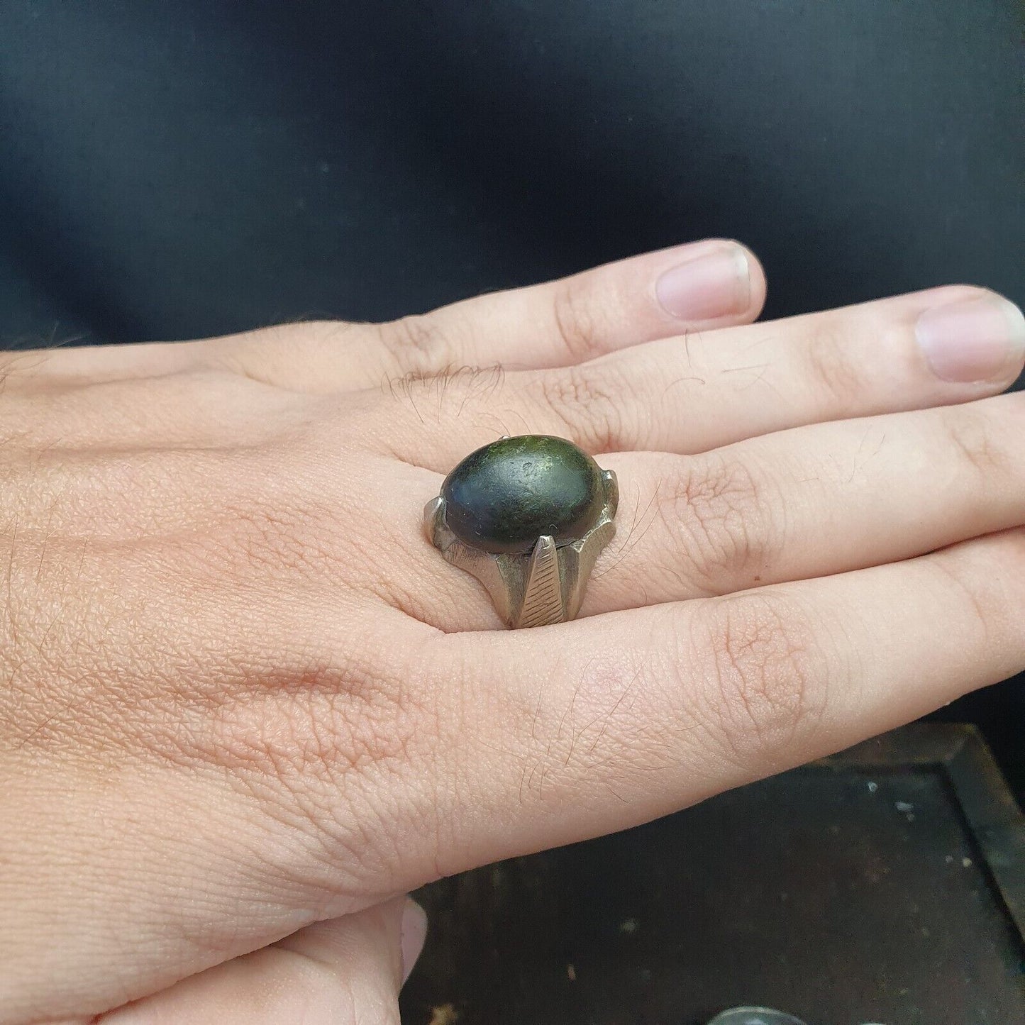 Antiker Vintage-Ring aus dem Nahen Osten mit altem, seltenem Jadestein