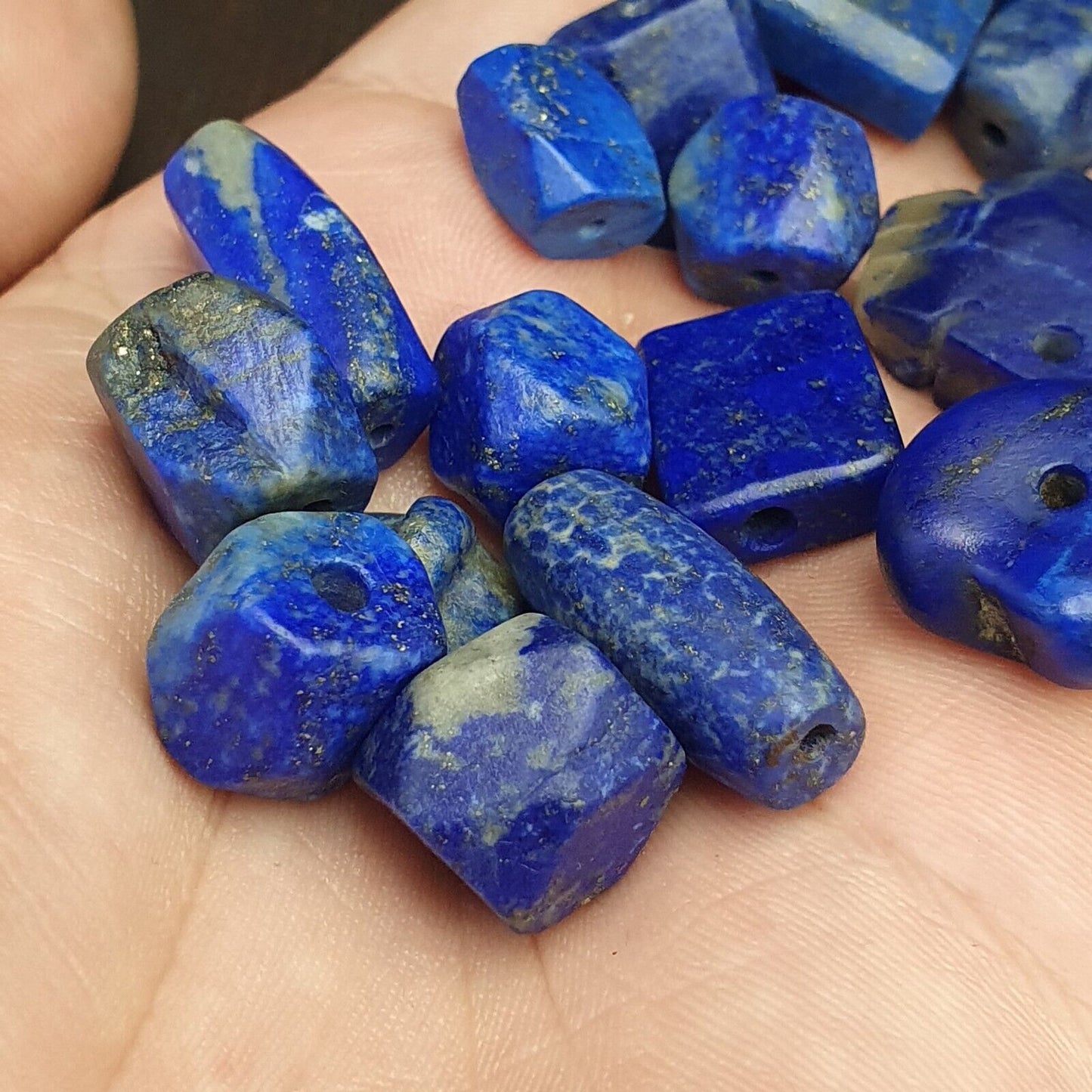古老的天然近東青金石石珠批量