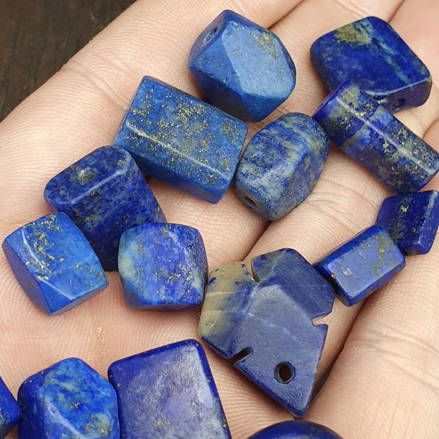 古老的天然近東青金石石珠批量