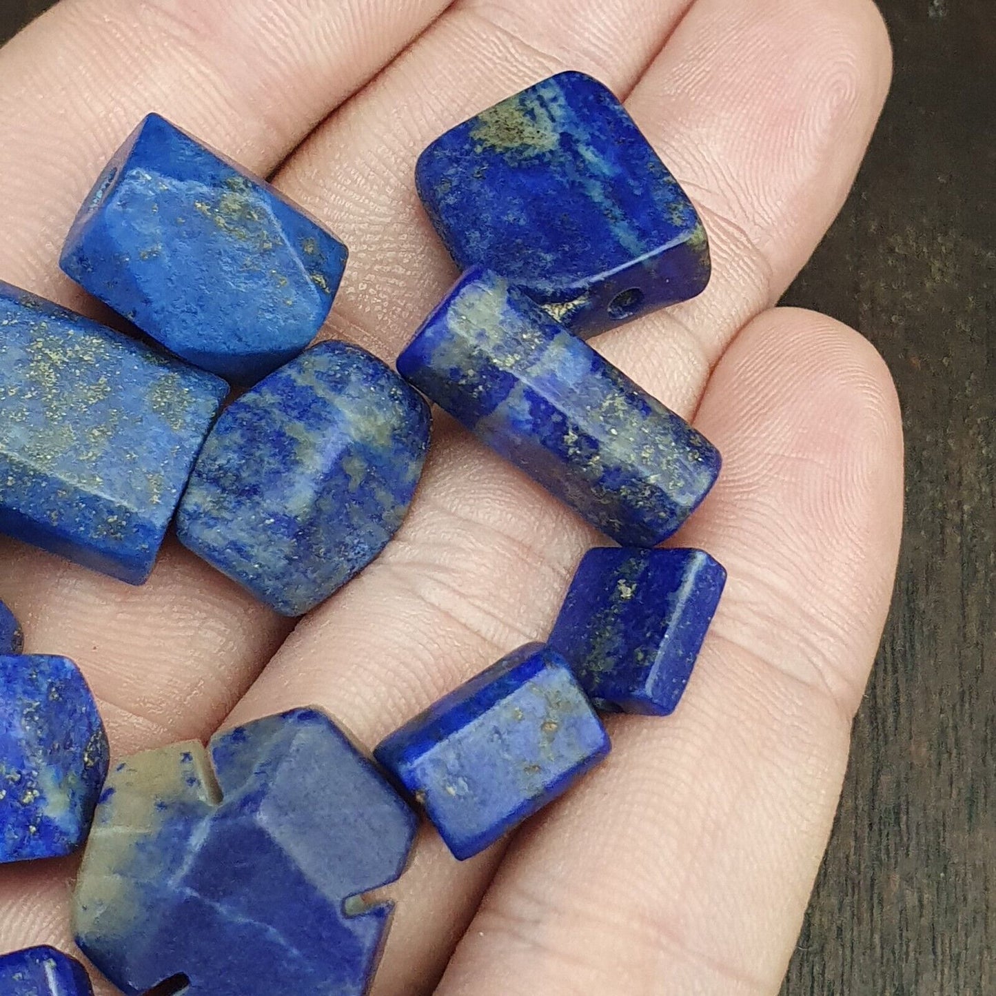 古老的天然近東青金石石珠批量