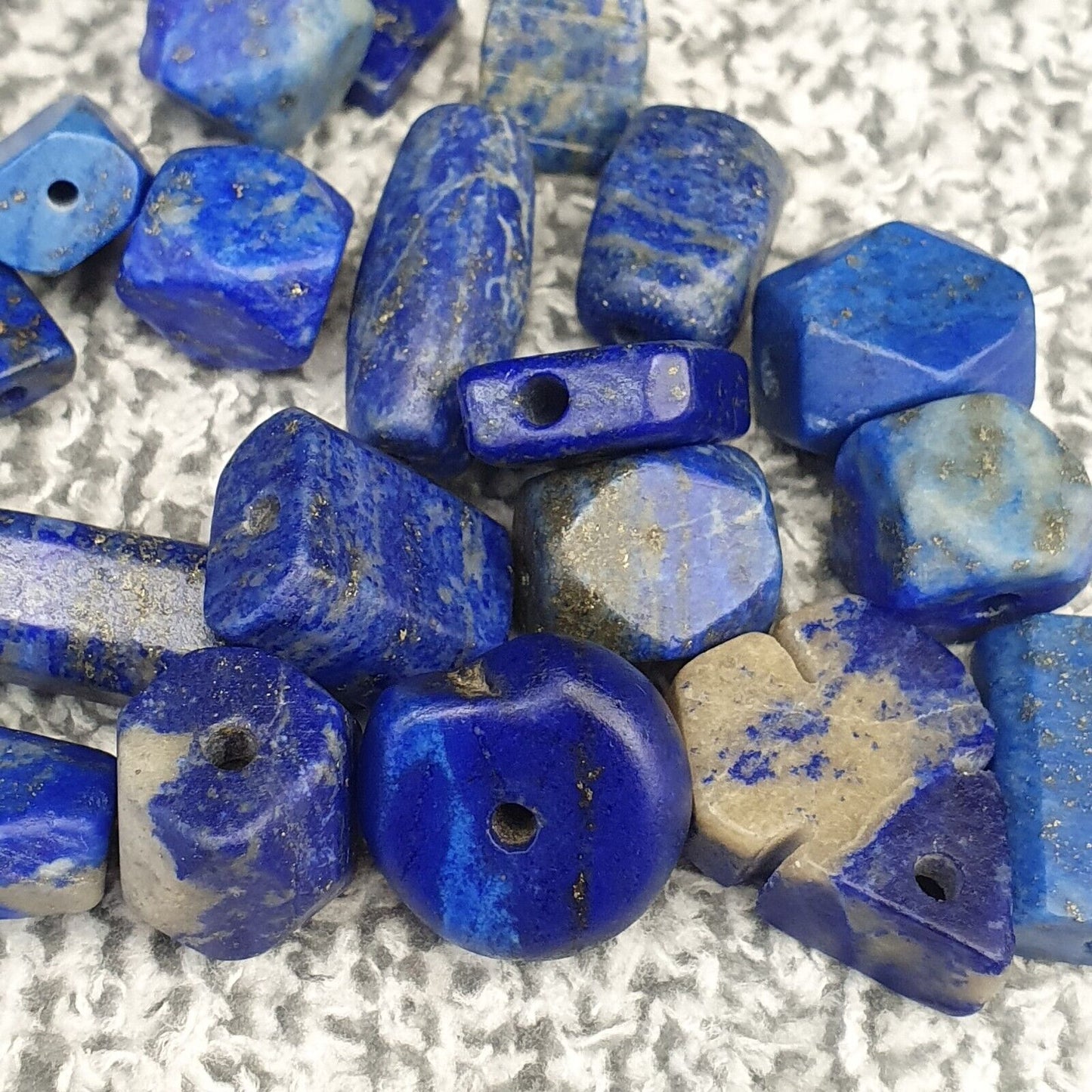 古老的天然近東青金石石珠批量