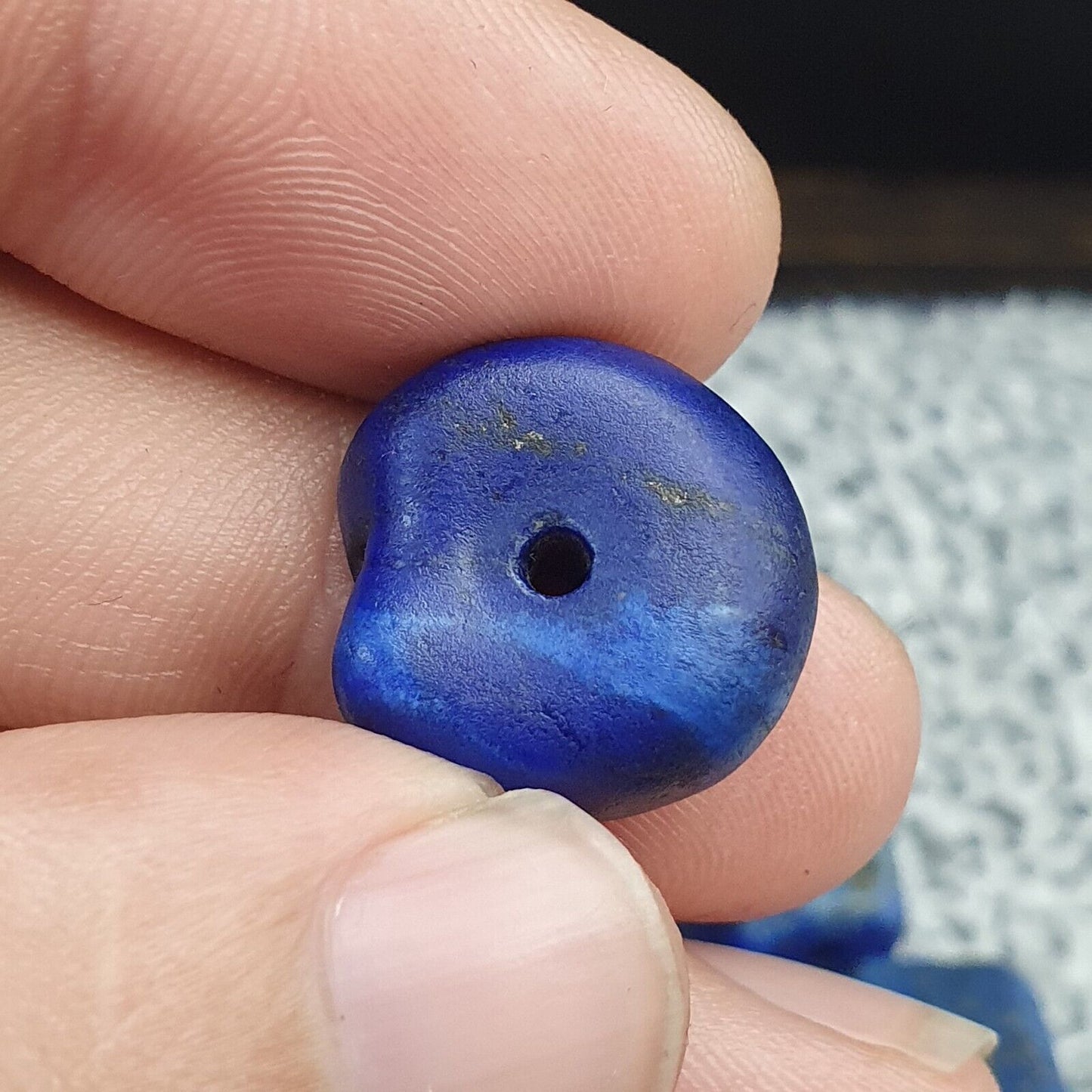 古老的天然近東青金石石珠批量