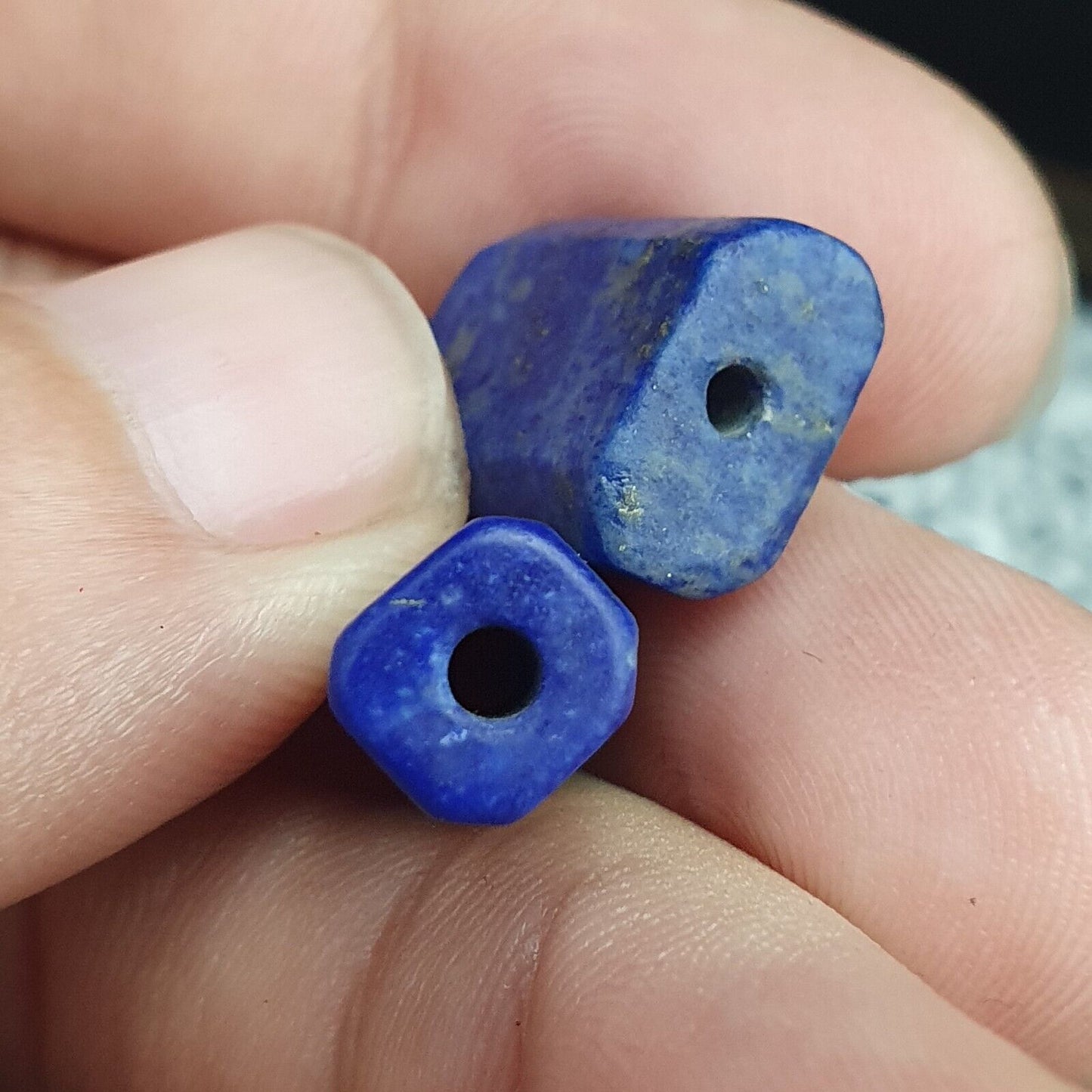 古老的天然近東青金石石珠批量