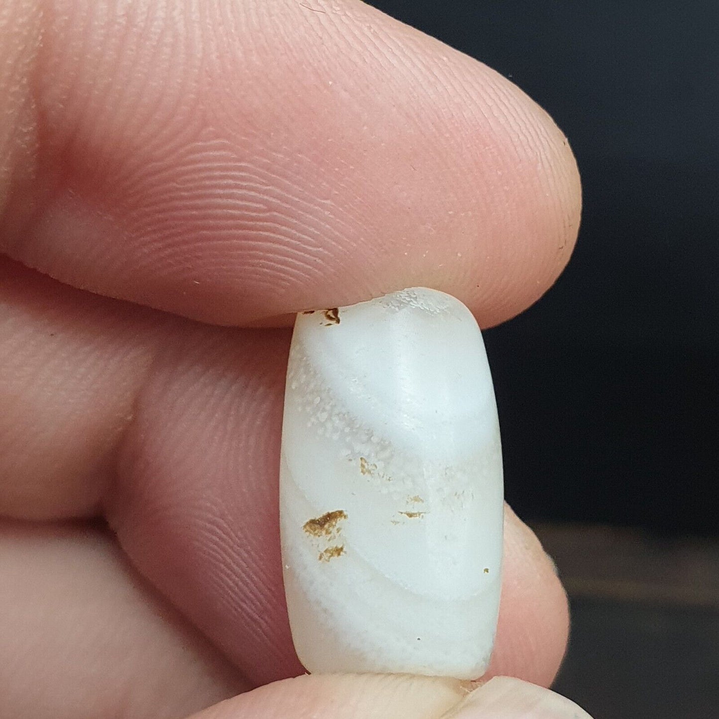 Antikes altes altjemenitisches Perlenamulett aus weißem Achat aus dem Nahen Osten