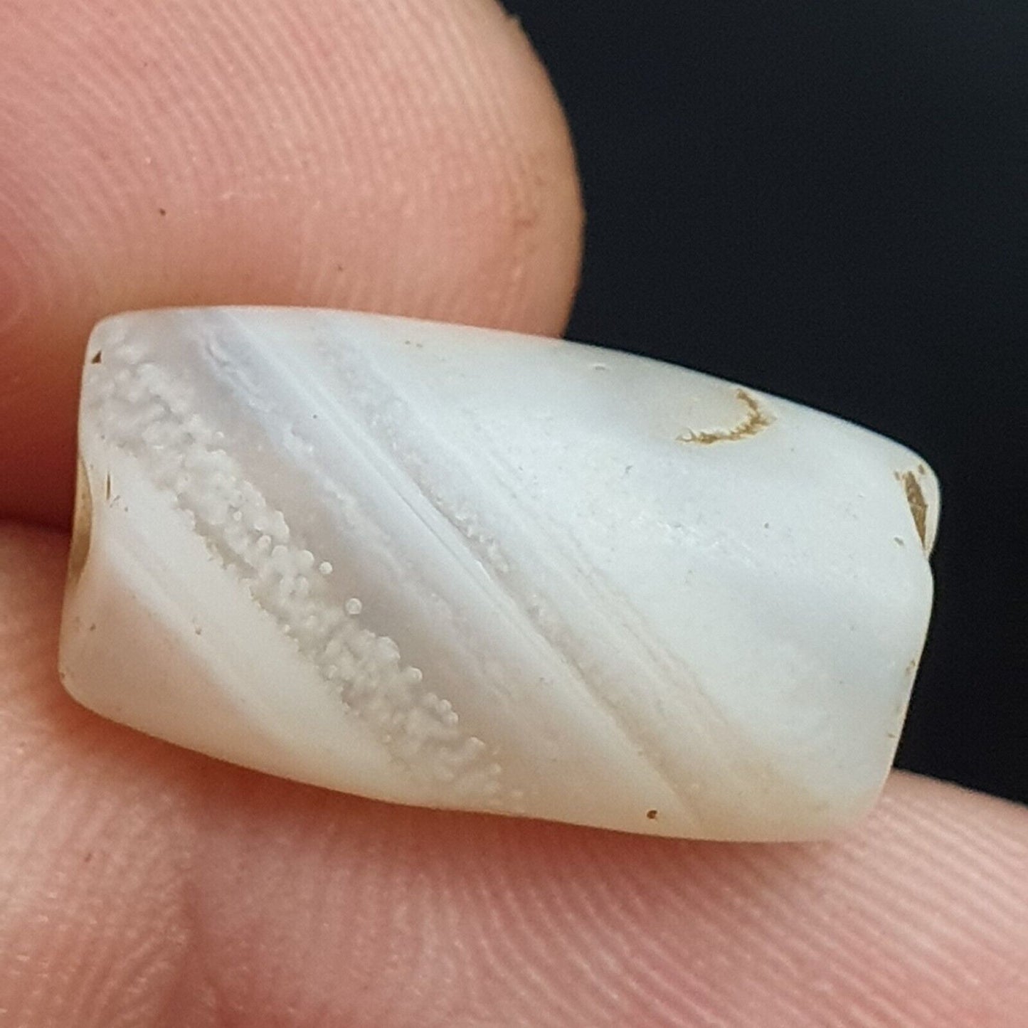 Antikes altes altjemenitisches Perlenamulett aus weißem Achat aus dem Nahen Osten