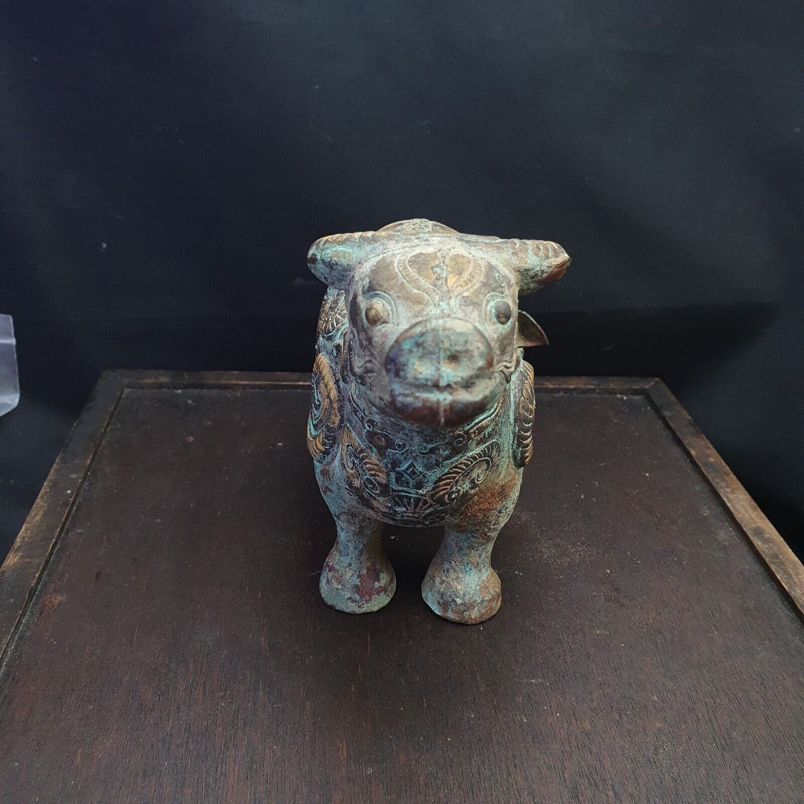 Antique Chinese civilization bronze Brass cow figure Rare find Mystical Figures