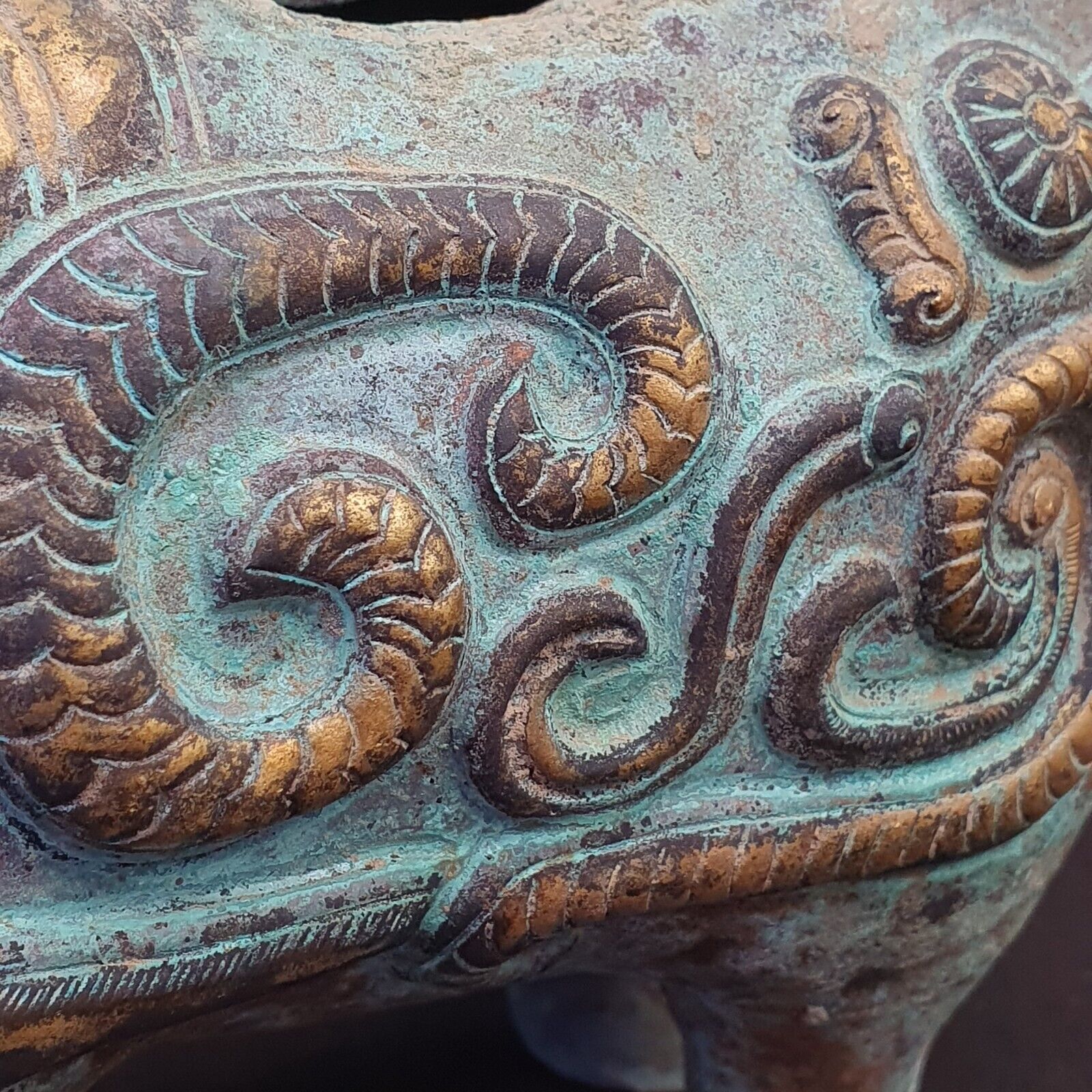 Antique Chinese civilization bronze Brass cow figure Rare find Mystical Figures