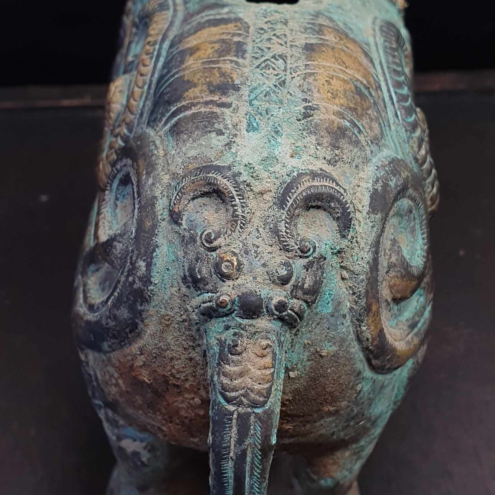 Antique Chinese civilization bronze Brass cow figure Rare find Mystical Figures