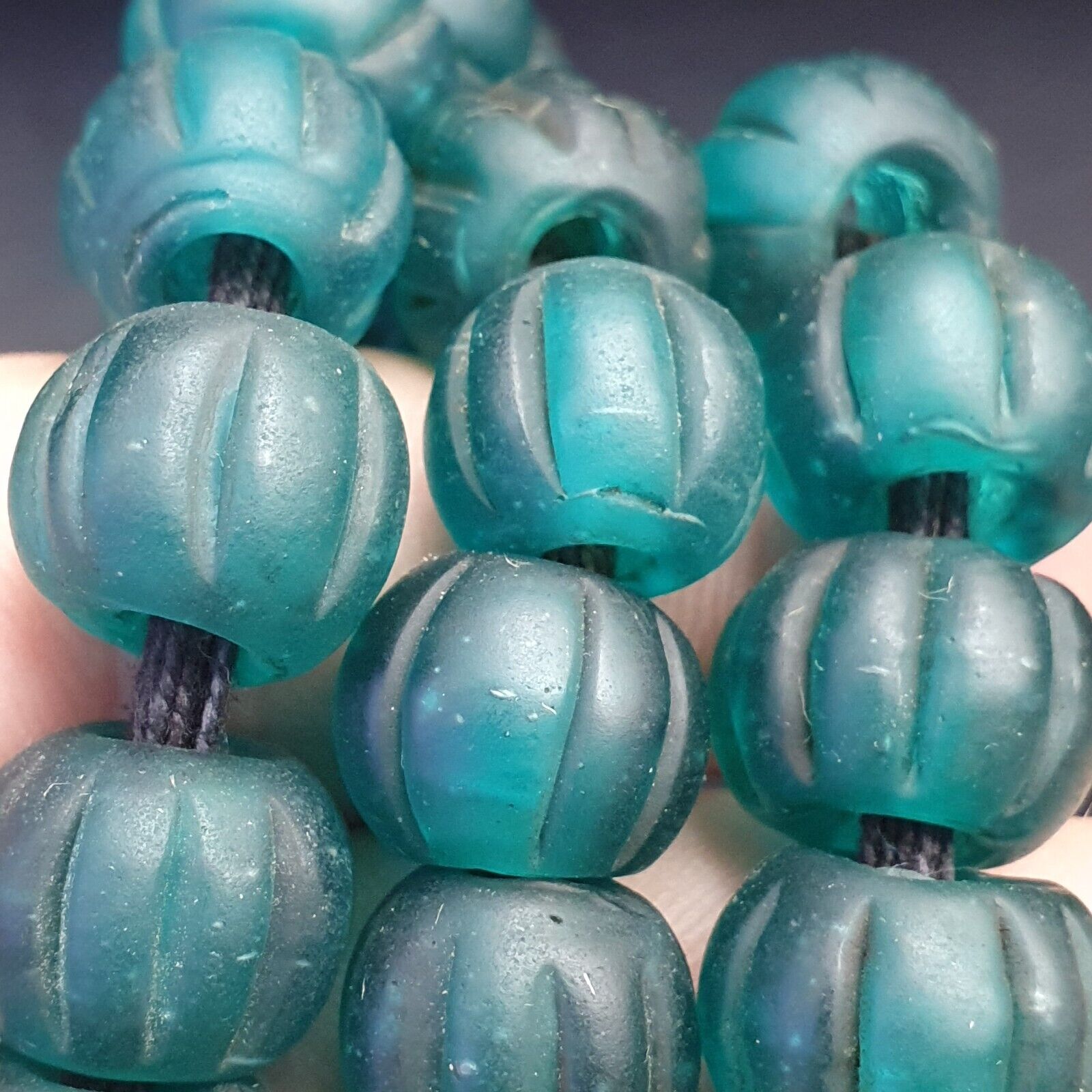 BEAUTIFUL OLD AFRICAN Green GLASS ANTIQUE BEADS 13-14MM