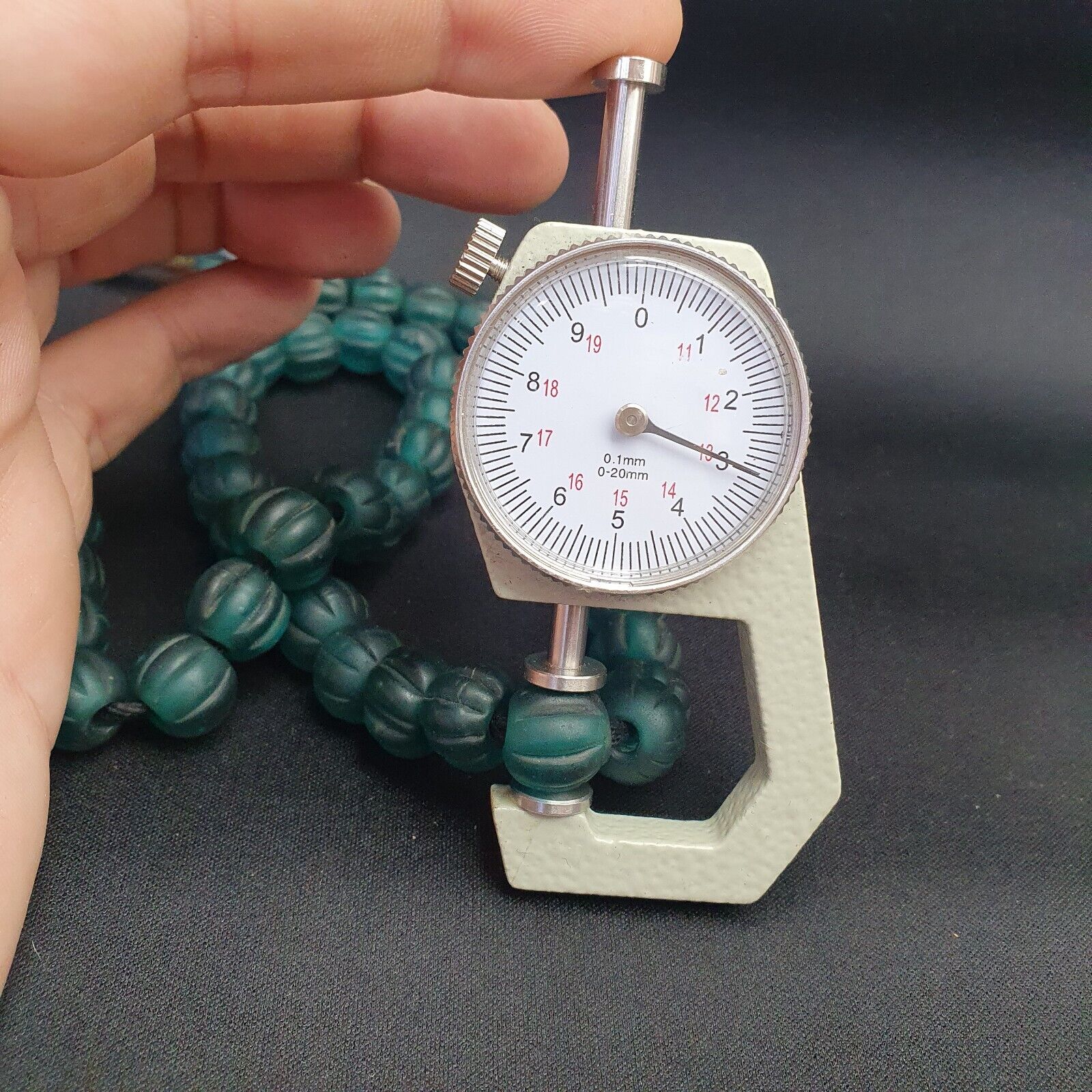 BEAUTIFUL OLD AFRICAN Green GLASS ANTIQUE BEADS 13-14MM