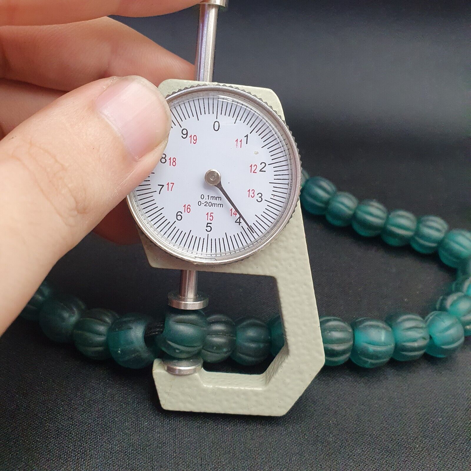 BEAUTIFUL OLD AFRICAN Green GLASS ANTIQUE BEADS 13-14MM