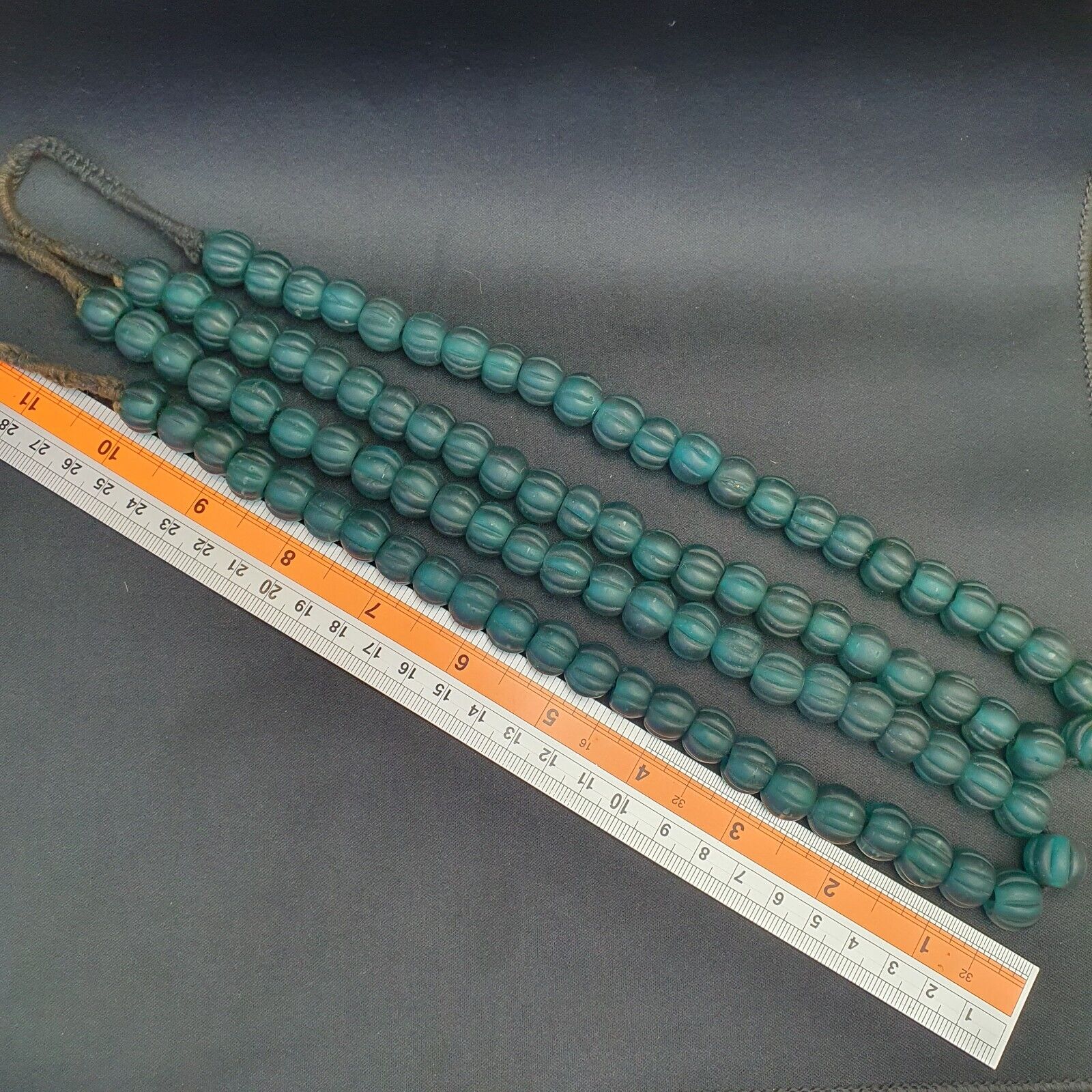 BEAUTIFUL OLD AFRICAN Green GLASS ANTIQUE BEADS 13-14MM