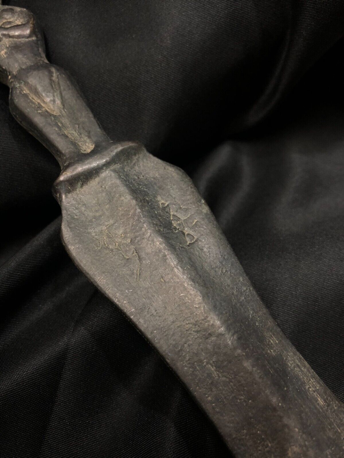 Antikes WUNDERBARES BRONZE-DOLCH-KURZES SCHWERT mit menschlichem Kopfgriff 