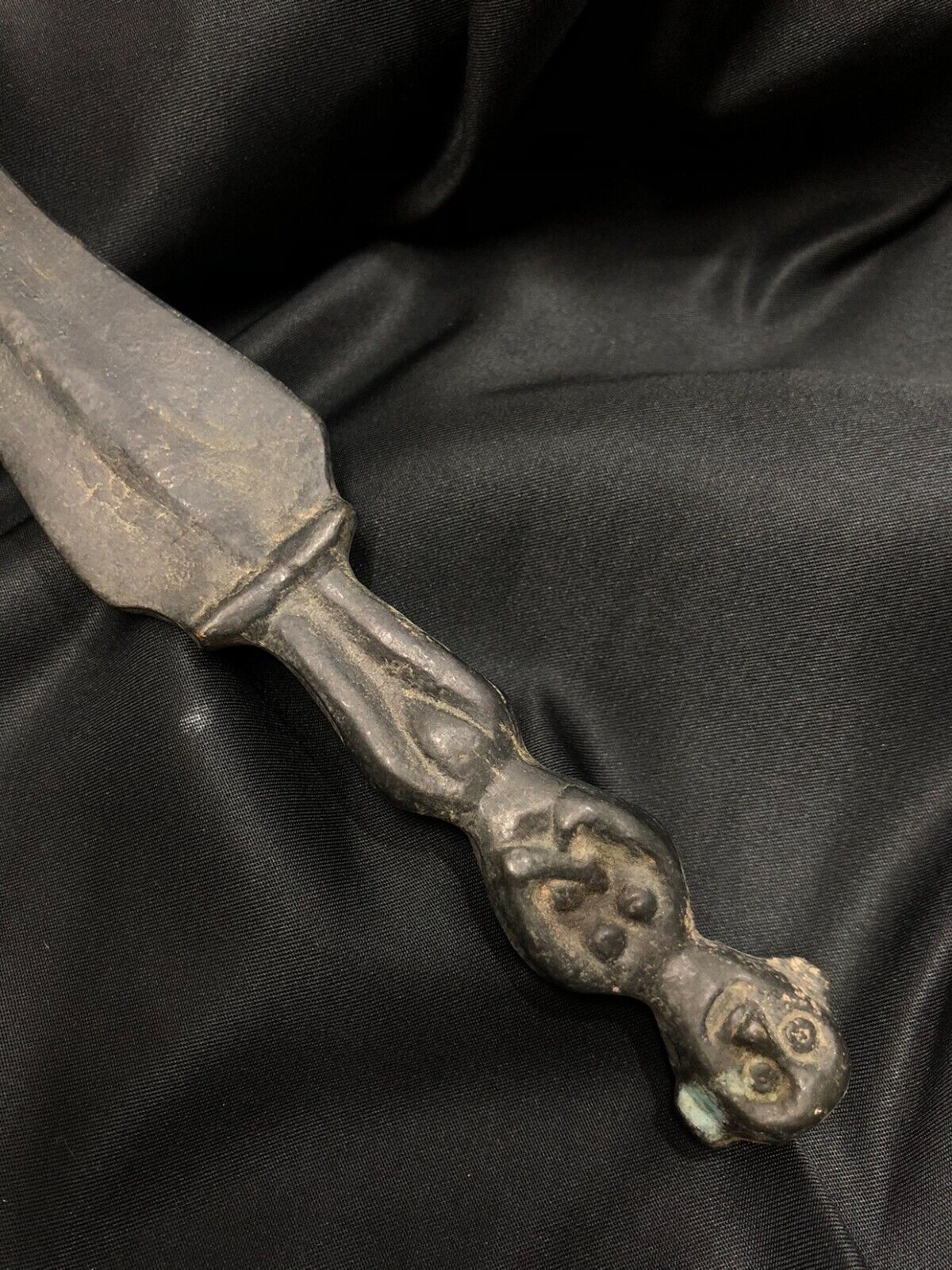 Antique WONDERFUL BRONZE DAGGER SHORT SWORD With Human Heads Handle