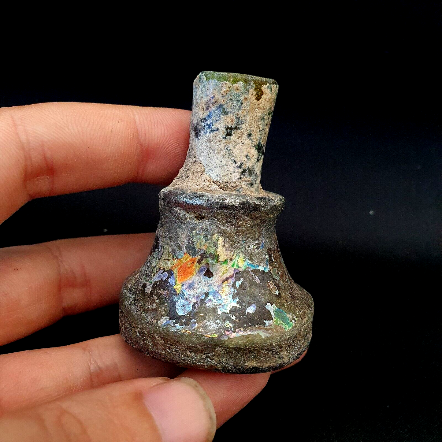 Antike römische schillernde Medizin- oder Duftglasflasche aus Glas
