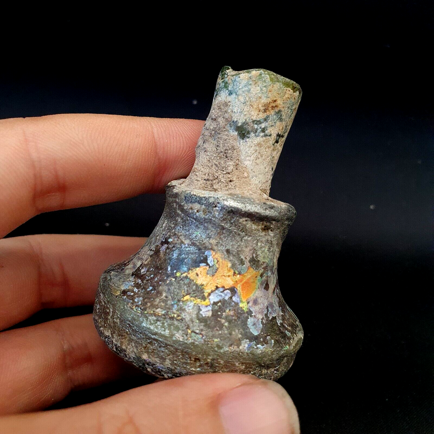 Antike römische schillernde Medizin- oder Duftglasflasche aus Glas