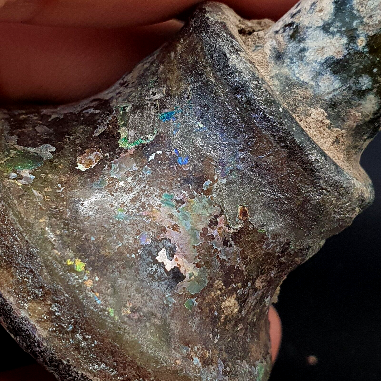 Antike römische schillernde Medizin- oder Duftglasflasche aus Glas