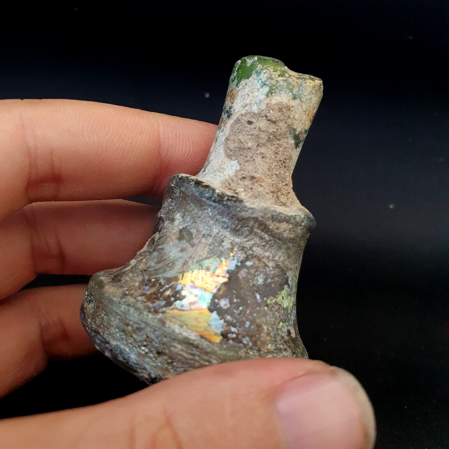 Antike römische schillernde Medizin- oder Duftglasflasche aus Glas