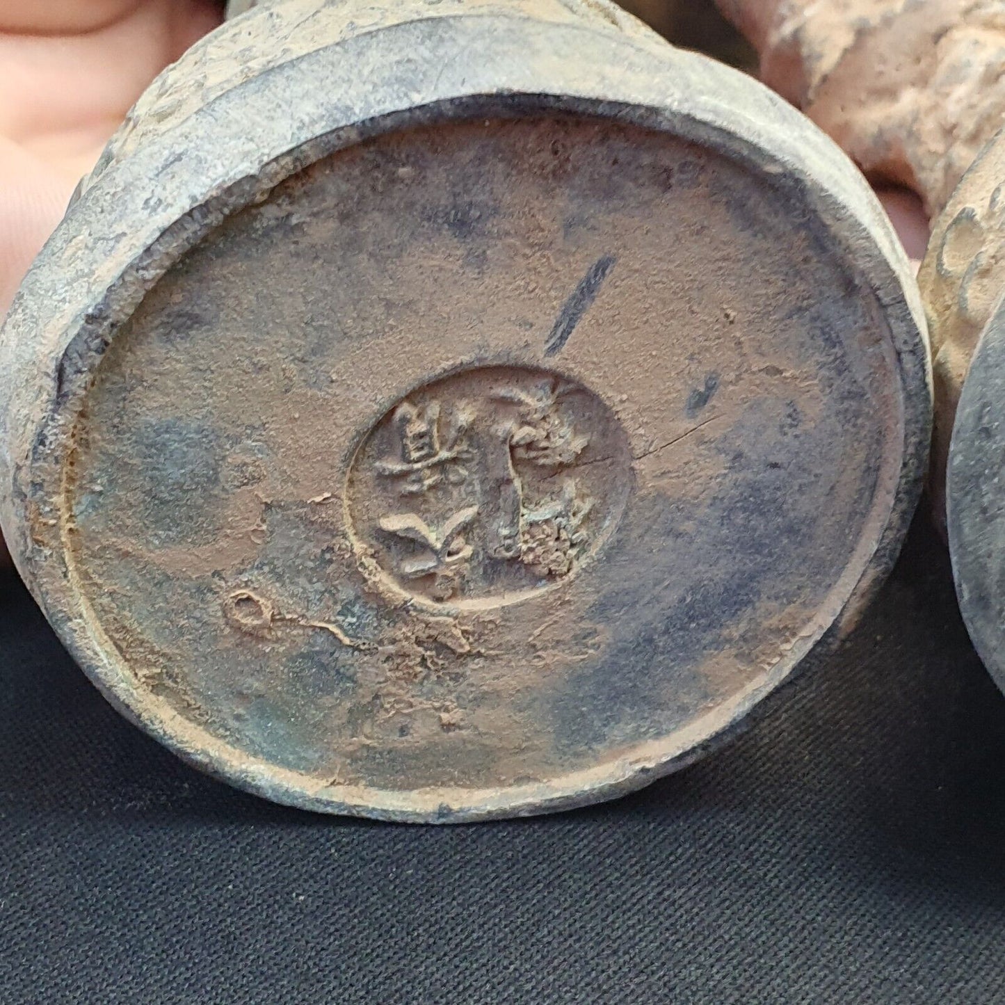 一對古董青銅人物燭台龍鳥雕像