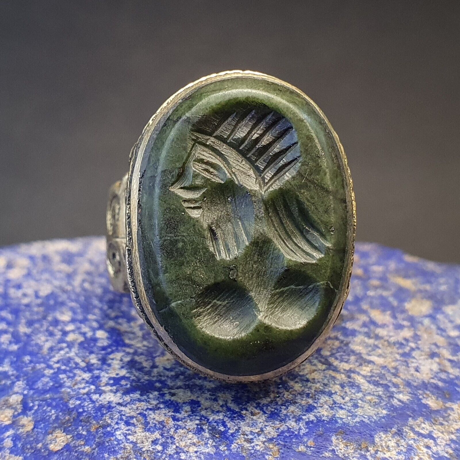 Antikes Lot 3 seltener Siegelring aus altem Jadestein aus dem Nahen Osten, Tier- und Menschengeschnitzt