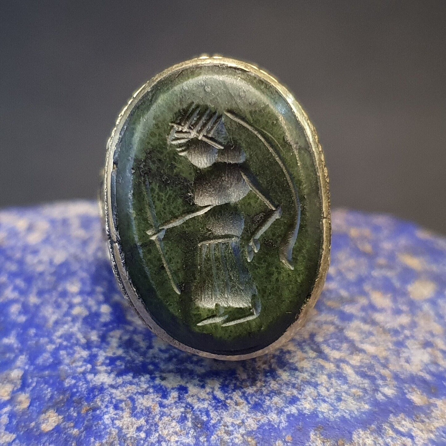 Antikes Lot 3 seltener Siegelring aus altem Jadestein aus dem Nahen Osten, Tier- und Menschengeschnitzt