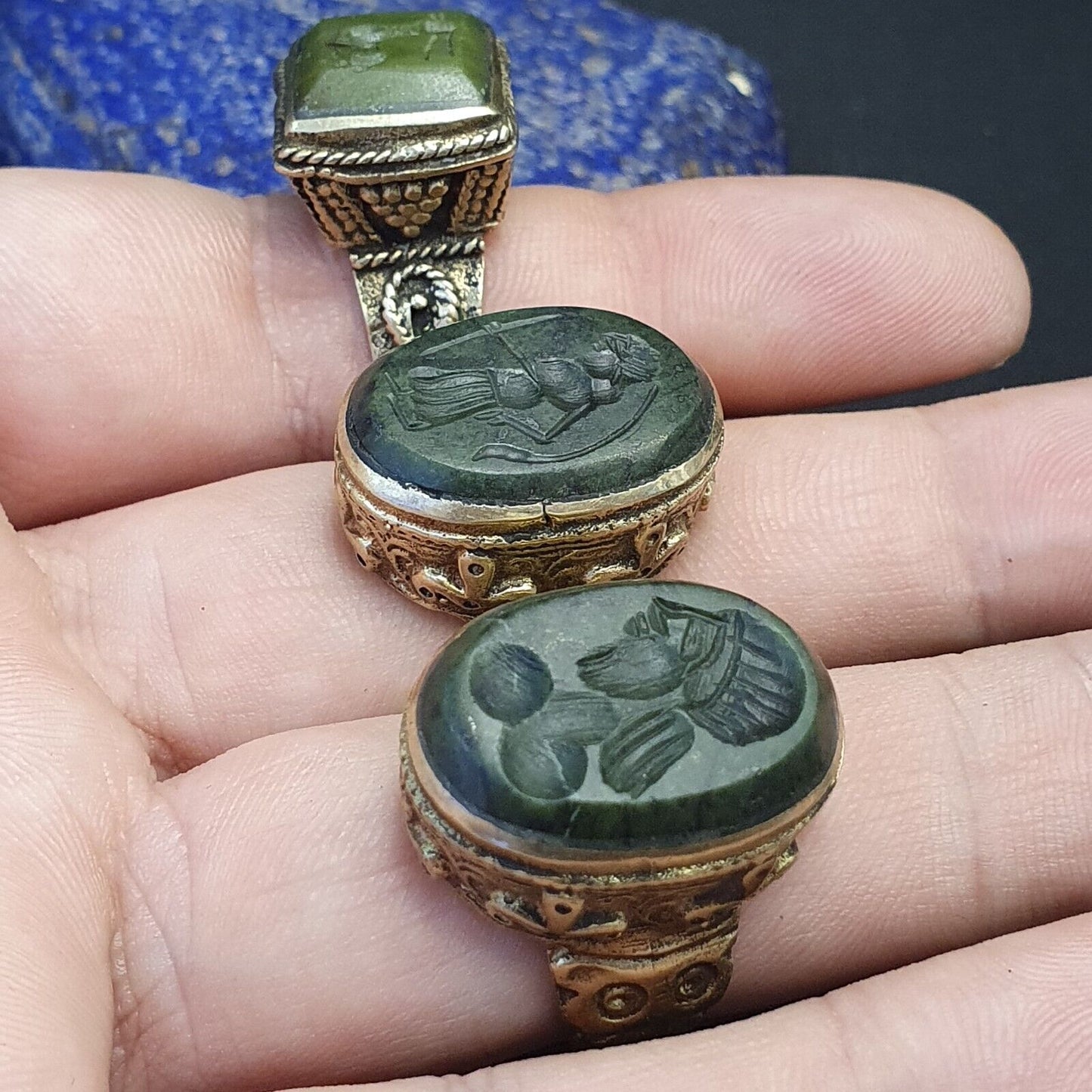 Antikes Lot 3 seltener Siegelring aus altem Jadestein aus dem Nahen Osten, Tier- und Menschengeschnitzt