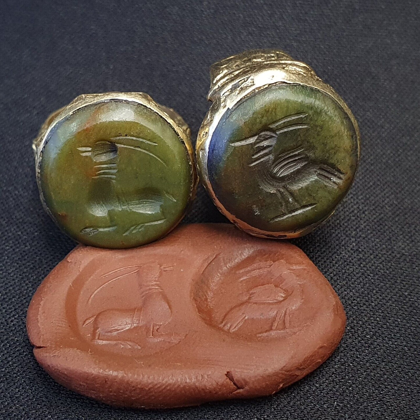 Paar antiker alter Jadestein, mystisches Tier, Vogel, Schnitzerei, Jade, seltene Siegel, 2 Ringe