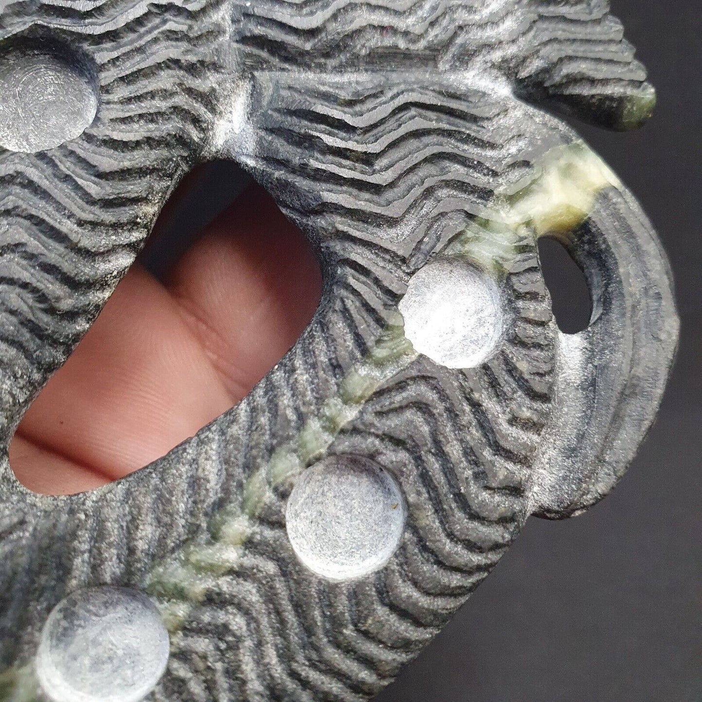 Antike Jiroft-Zivilisation. Schwarze Chloritsteinfigur des mystischen Skorpions 