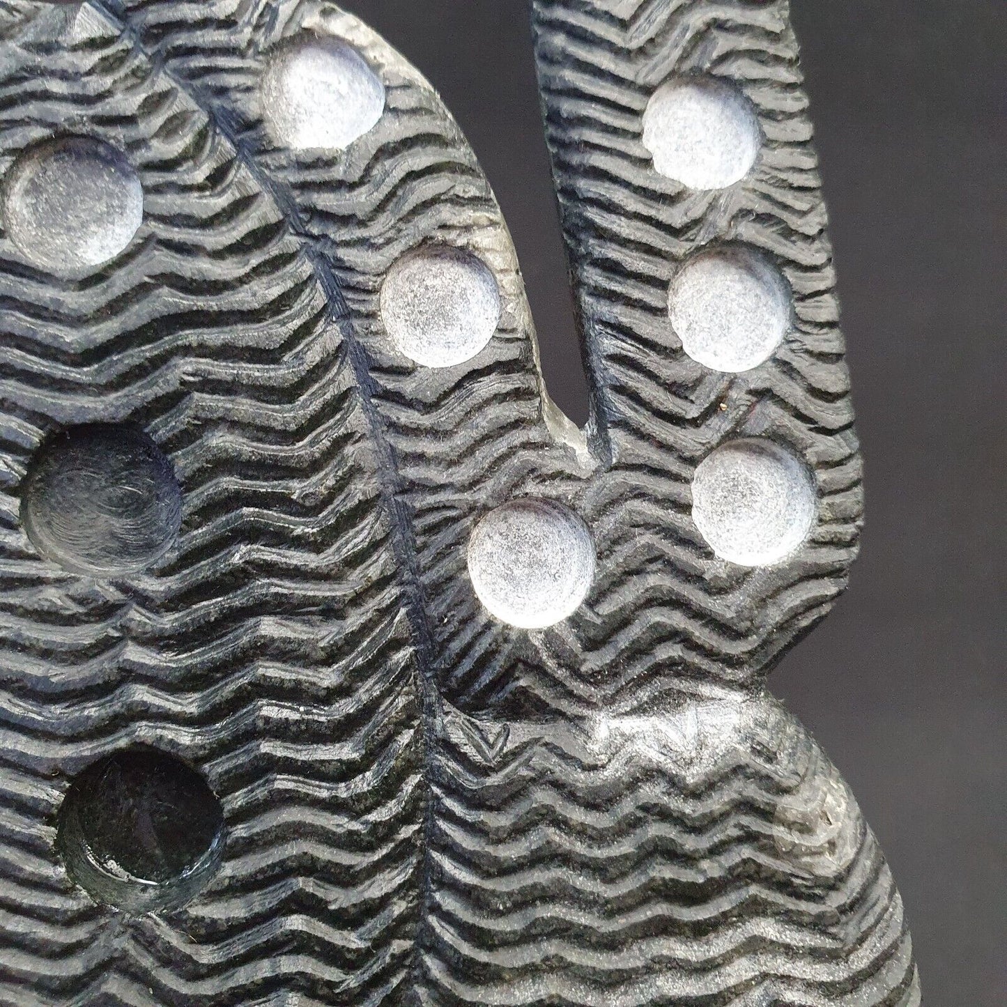 Antike Jiroft-Zivilisation. Schwarze Chloritsteinfigur des mystischen Skorpions 