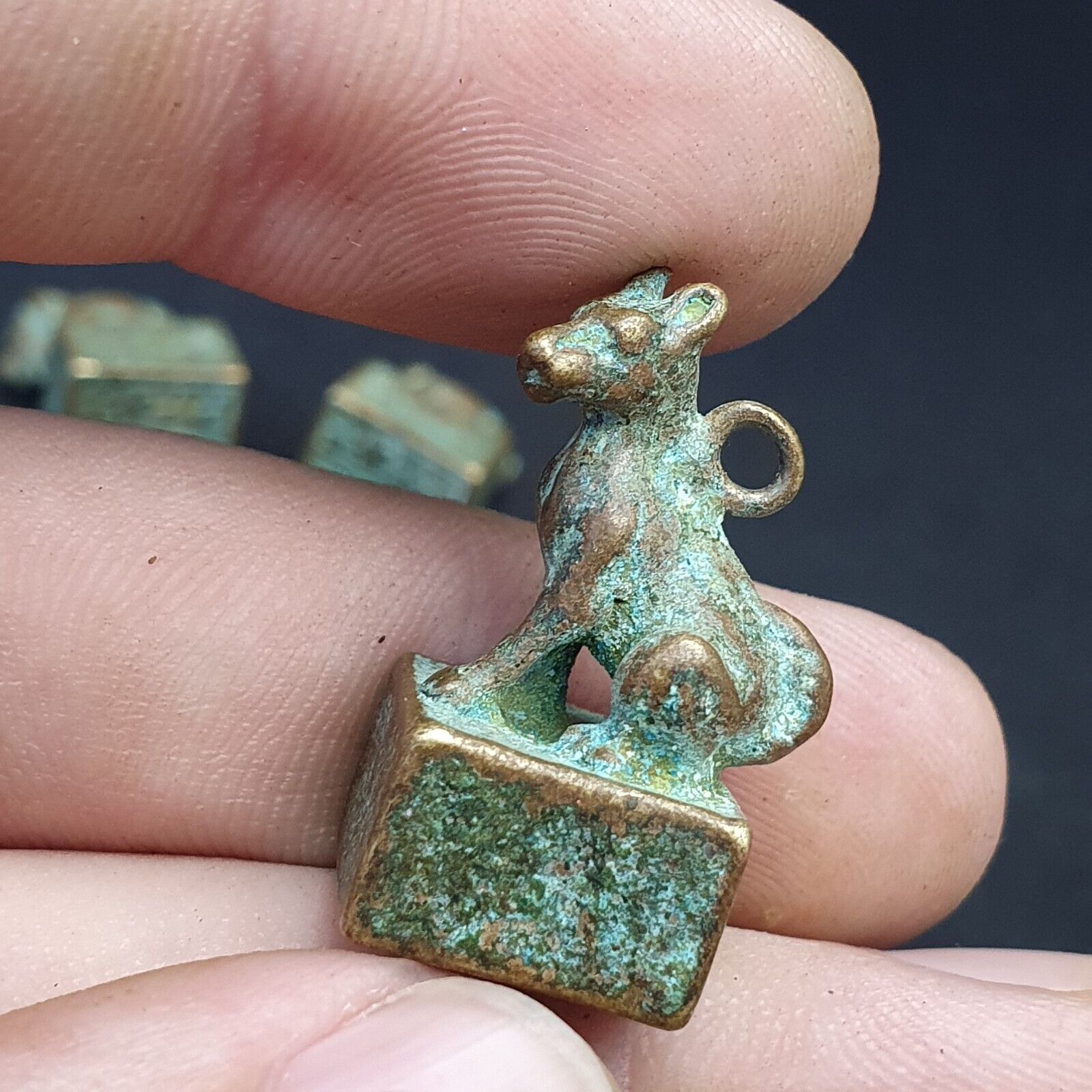 Antike chinesische Bronze Tiere Siegel Stempel schöne Patina 10 Stück Lot 