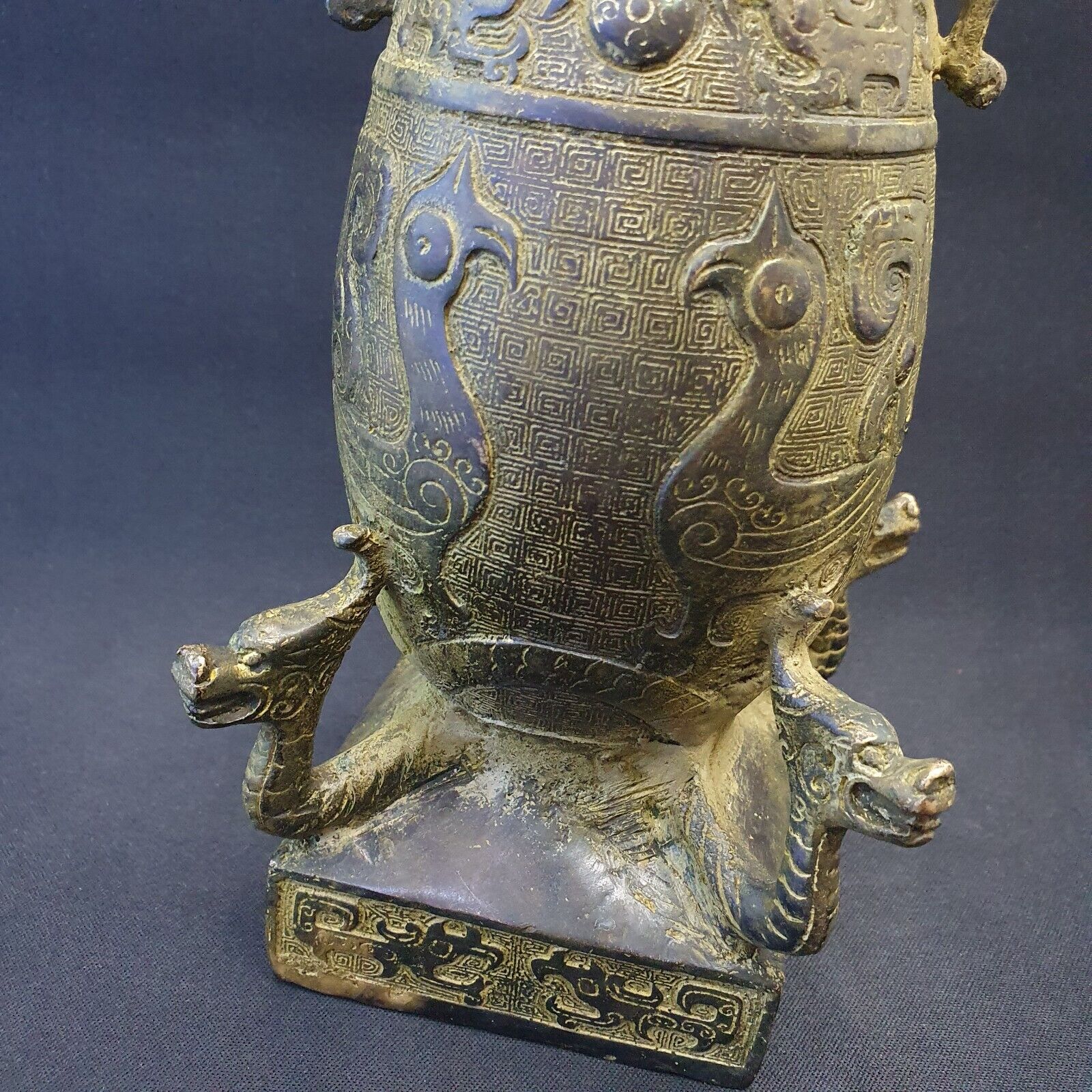 Antike chinesische Bronze-Bronzeware aus der Shang- und Zhou-Dynastie, Trinkkelch aus Bronze