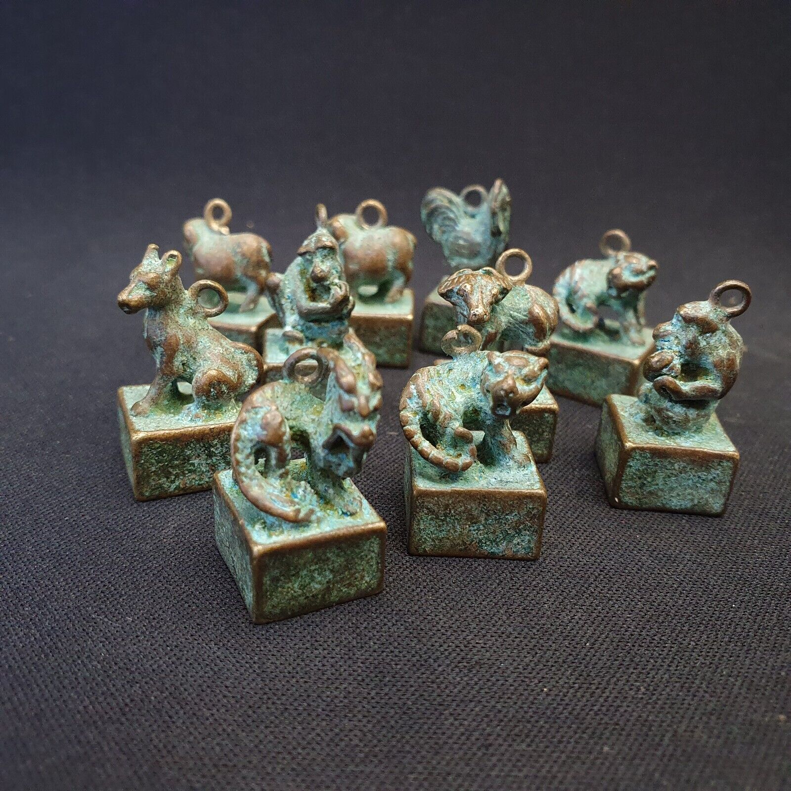 Antike chinesische Bronze Tiere Siegel Stempel schöne Patina 10 Stück Lot 
