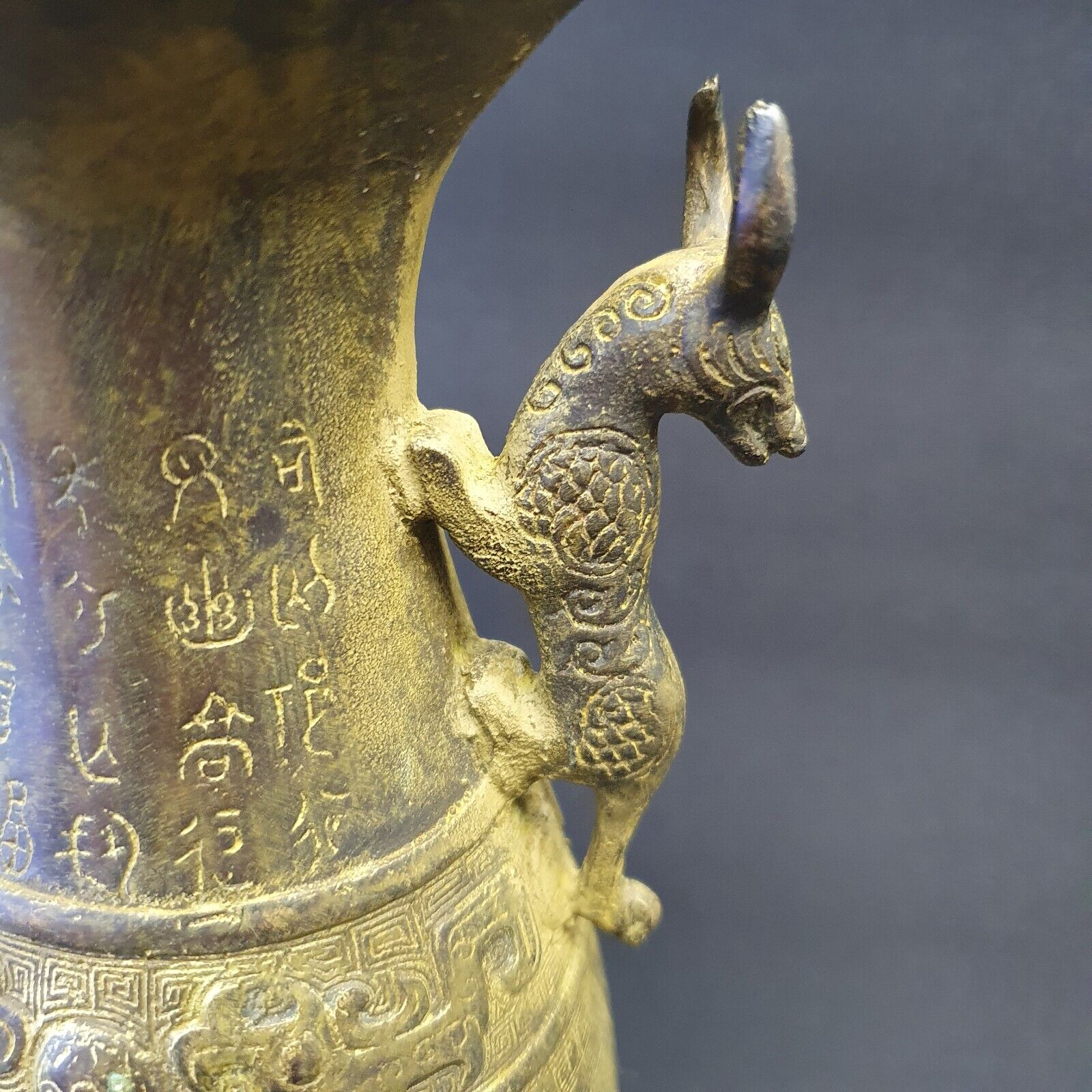 Antike chinesische Bronze-Bronzeware aus der Shang- und Zhou-Dynastie, Trinkkelch aus Bronze