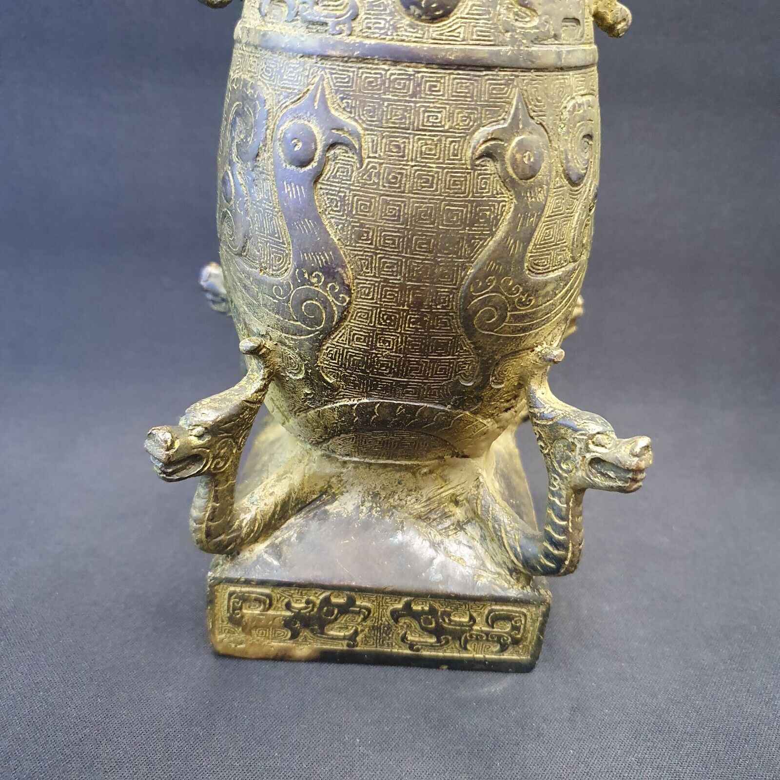 Antike chinesische Bronze-Bronzeware aus der Shang- und Zhou-Dynastie, Trinkkelch aus Bronze