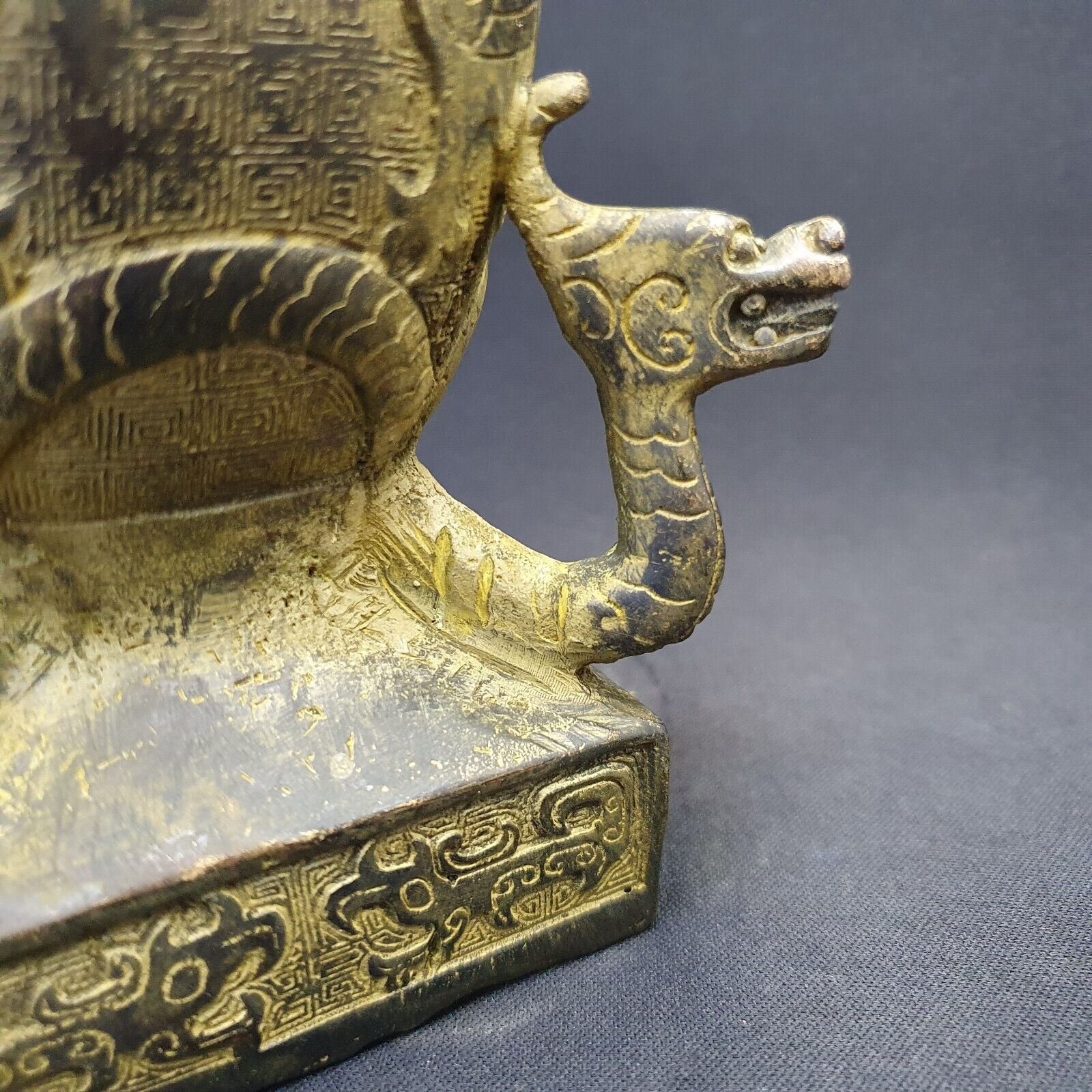 Antike chinesische Bronze-Bronzeware aus der Shang- und Zhou-Dynastie, Trinkkelch aus Bronze
